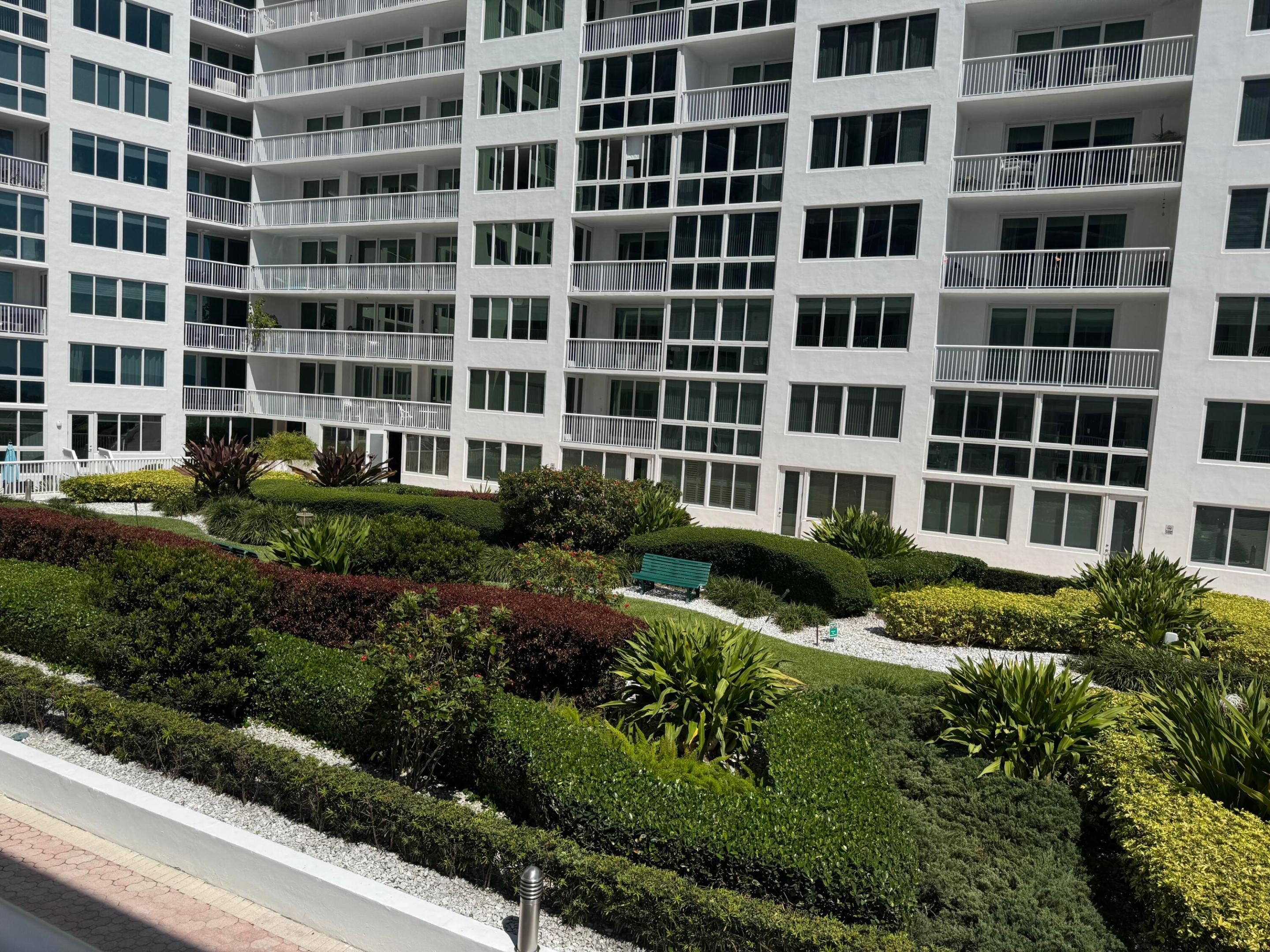 THE CARRIAGE HOUSE CONDO - Residential