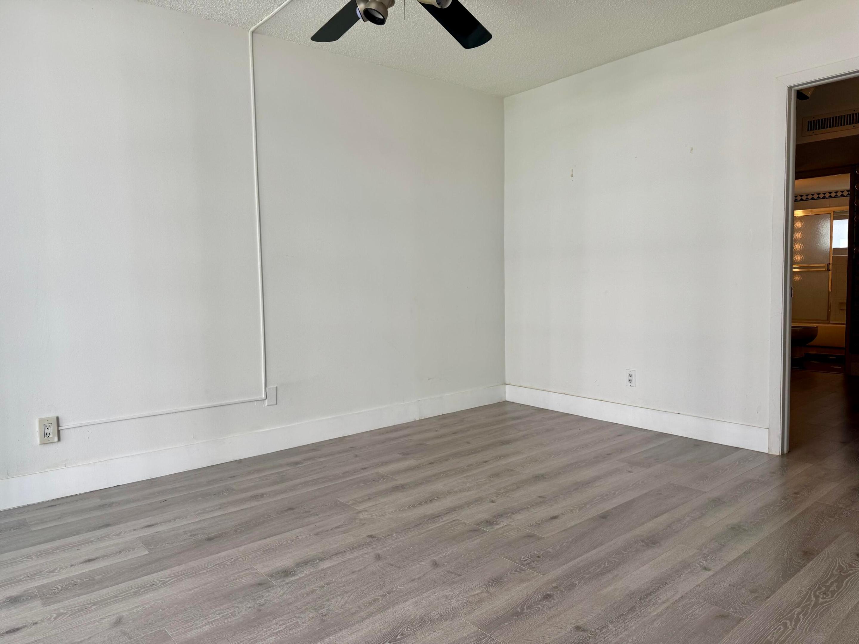 THE CARRIAGE HOUSE CONDO - Residential