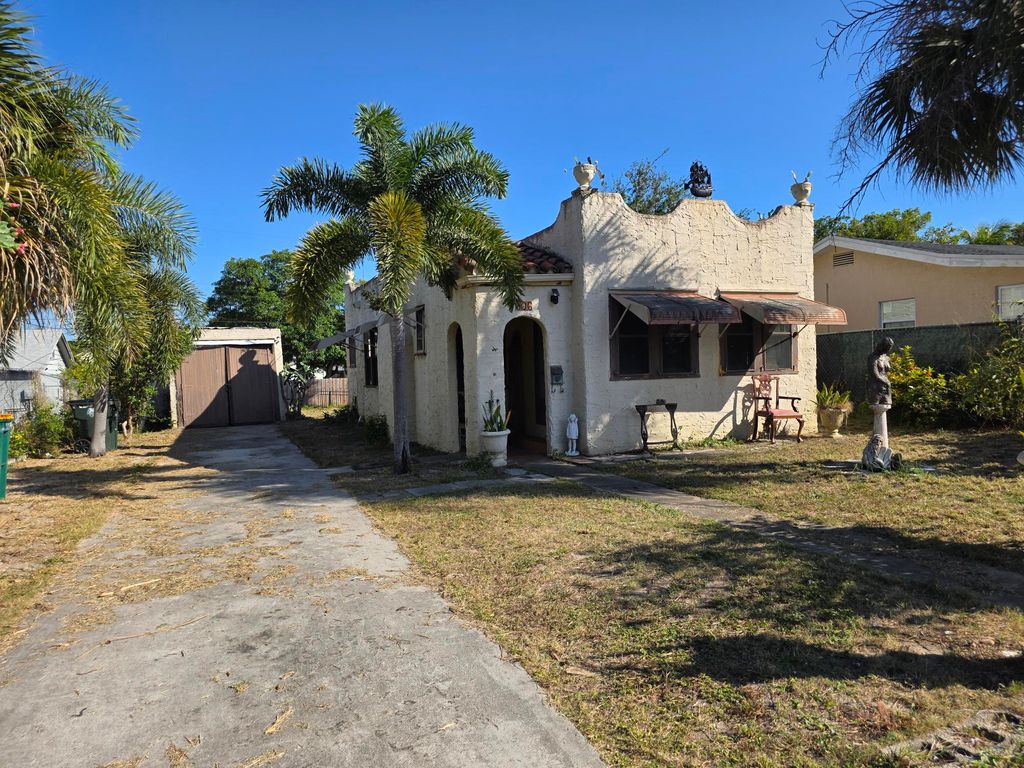 Photo of 806 S B Street, Lake Worth Beach, FL 33460 (MLS # R11141409)