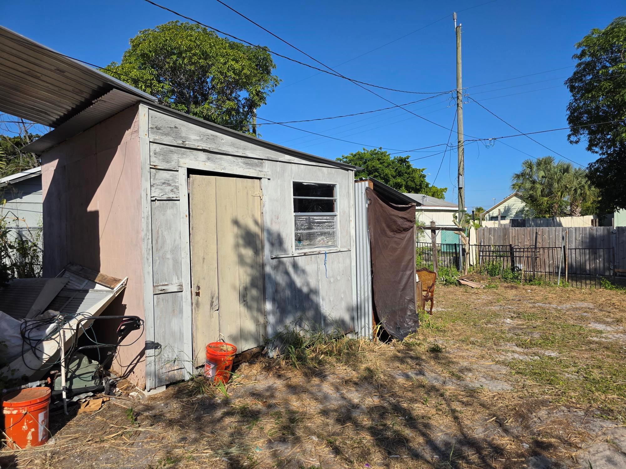 LAKE WORTH TOWN OF - Residential