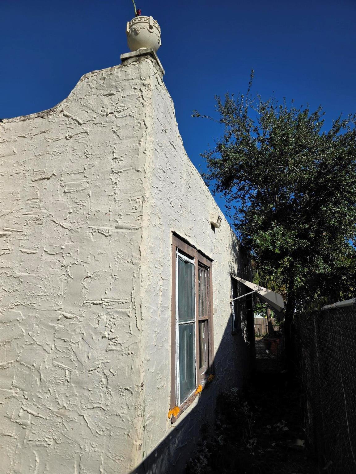 LAKE WORTH TOWN OF - Residential