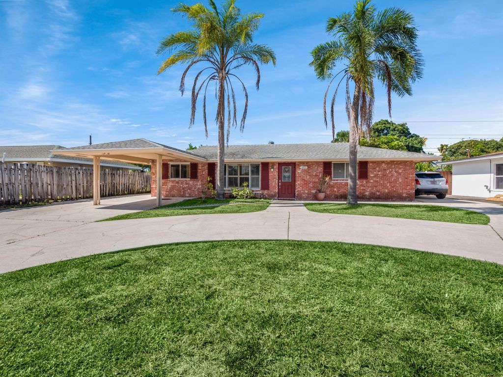 Photo of 4295 Crestdale Street, Palm Beach Gardens, FL 33410 (MLS # R10799950)