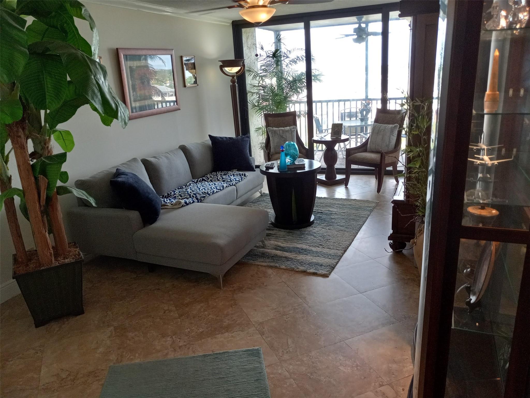 105 Lake Emerald Dr 711