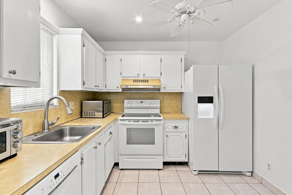 Photo of 2538 Boundbrook Drive S #137, West Palm Beach, FL 33406 (MLS # B26072220)