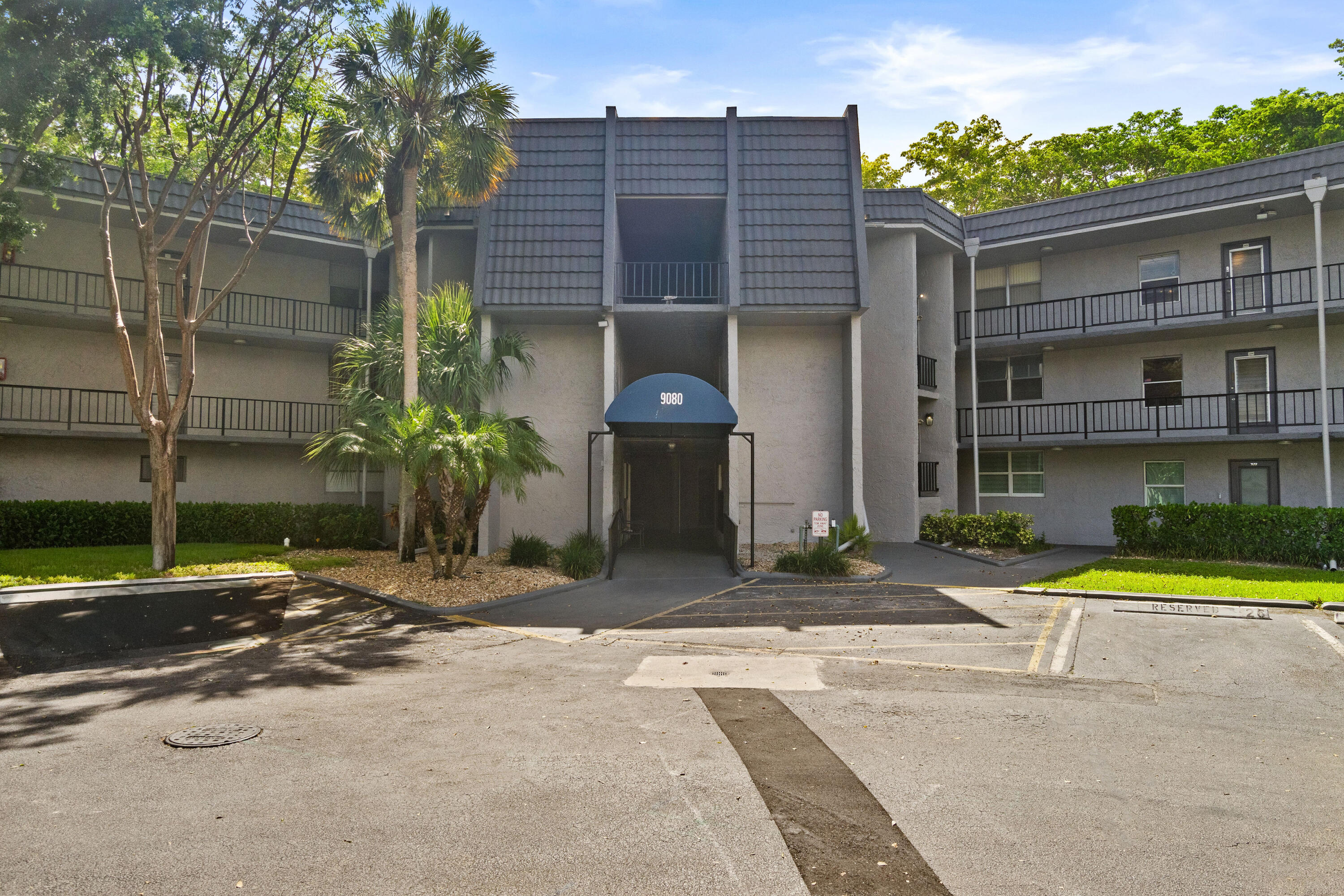 LIME BAY CONDOMINIUM 3 - Residential