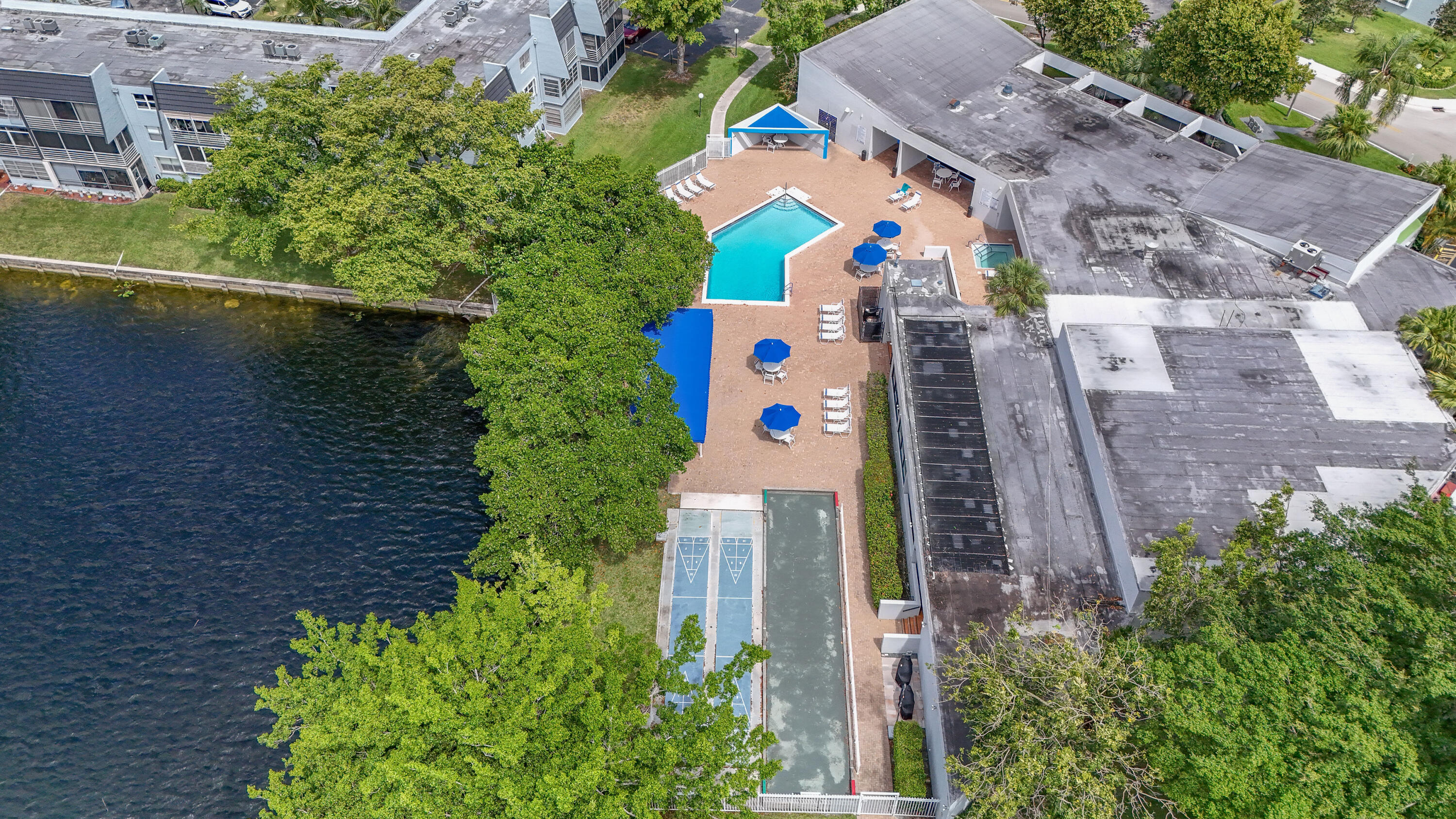 LIME BAY CONDOMINIUM 3 - Residential