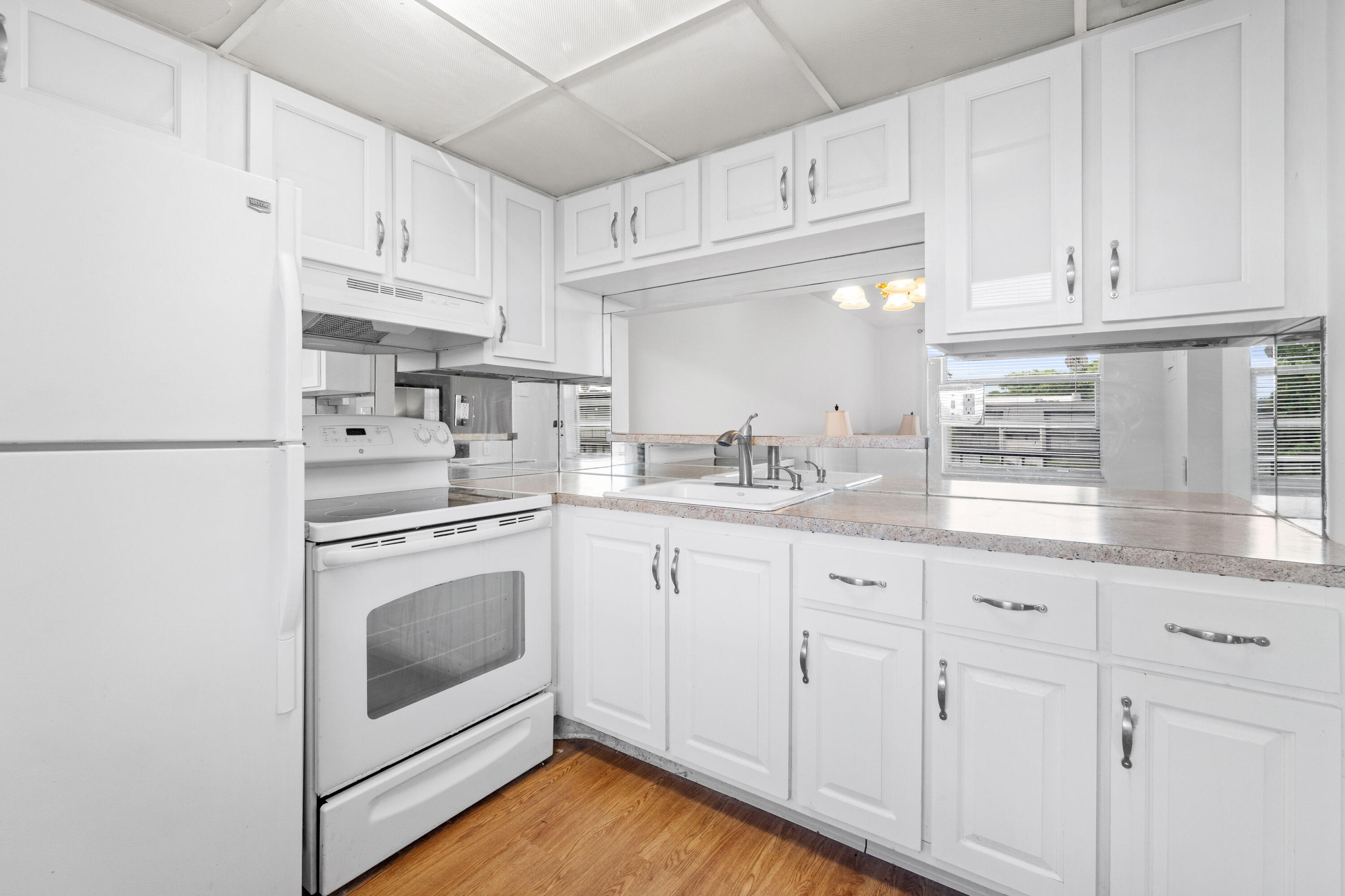 LIME BAY CONDOMINIUM 3 - Residential