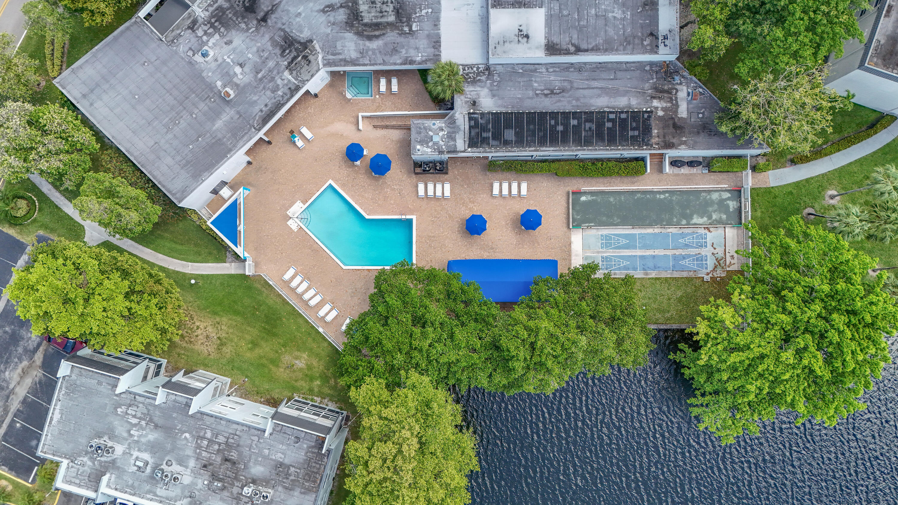 LIME BAY CONDOMINIUM 3 - Residential