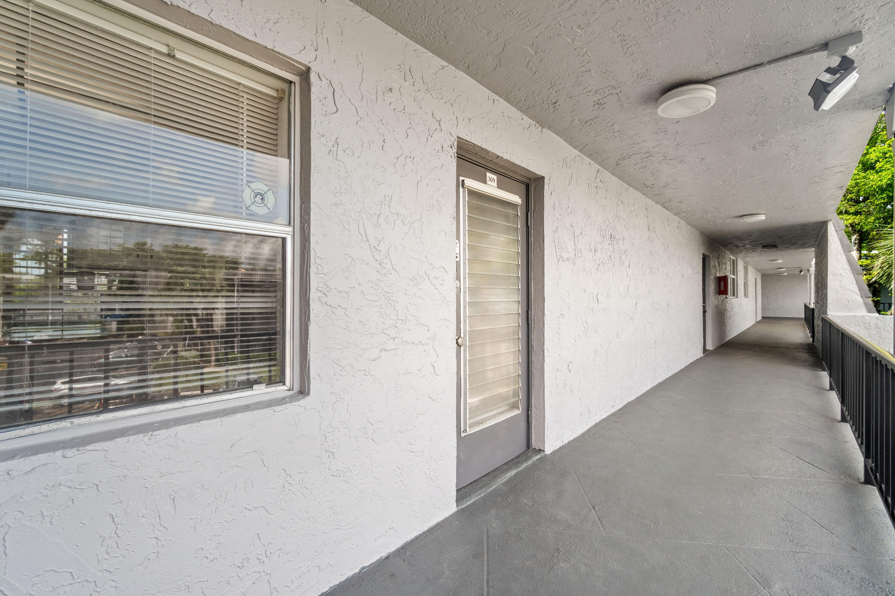 LIME BAY CONDOMINIUM 3 - Residential