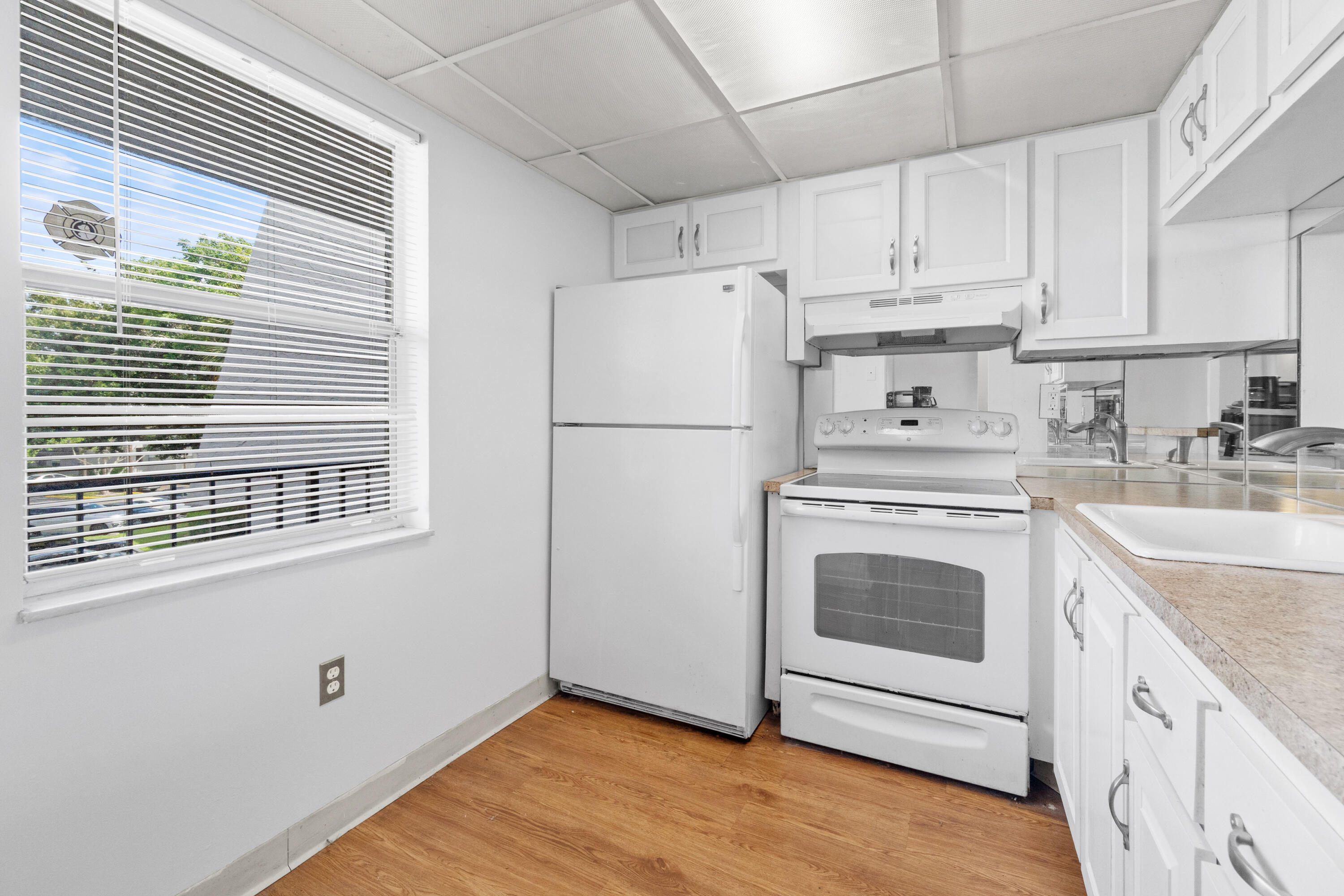 LIME BAY CONDOMINIUM 3 - Residential