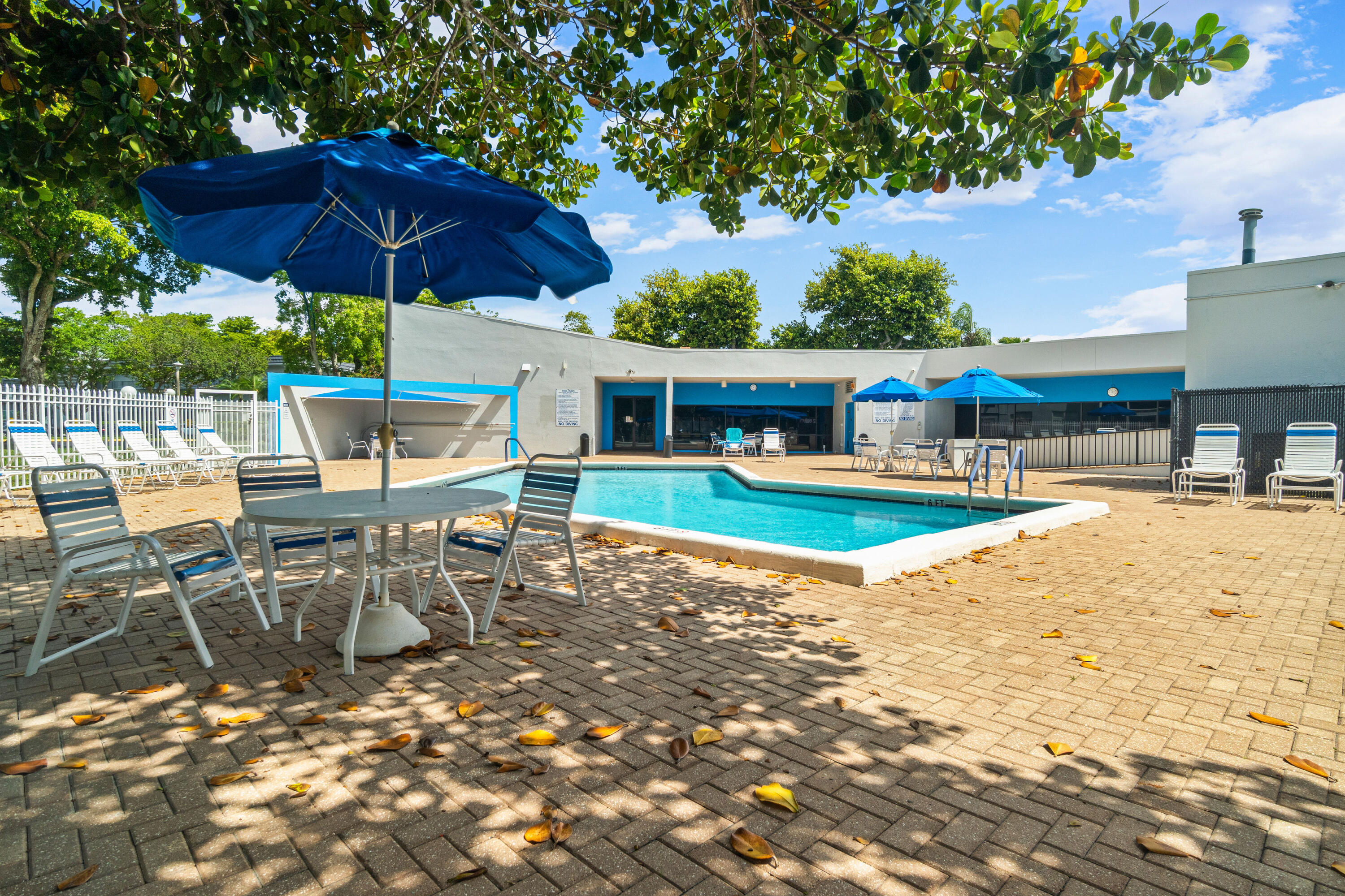 LIME BAY CONDOMINIUM 3 - Residential