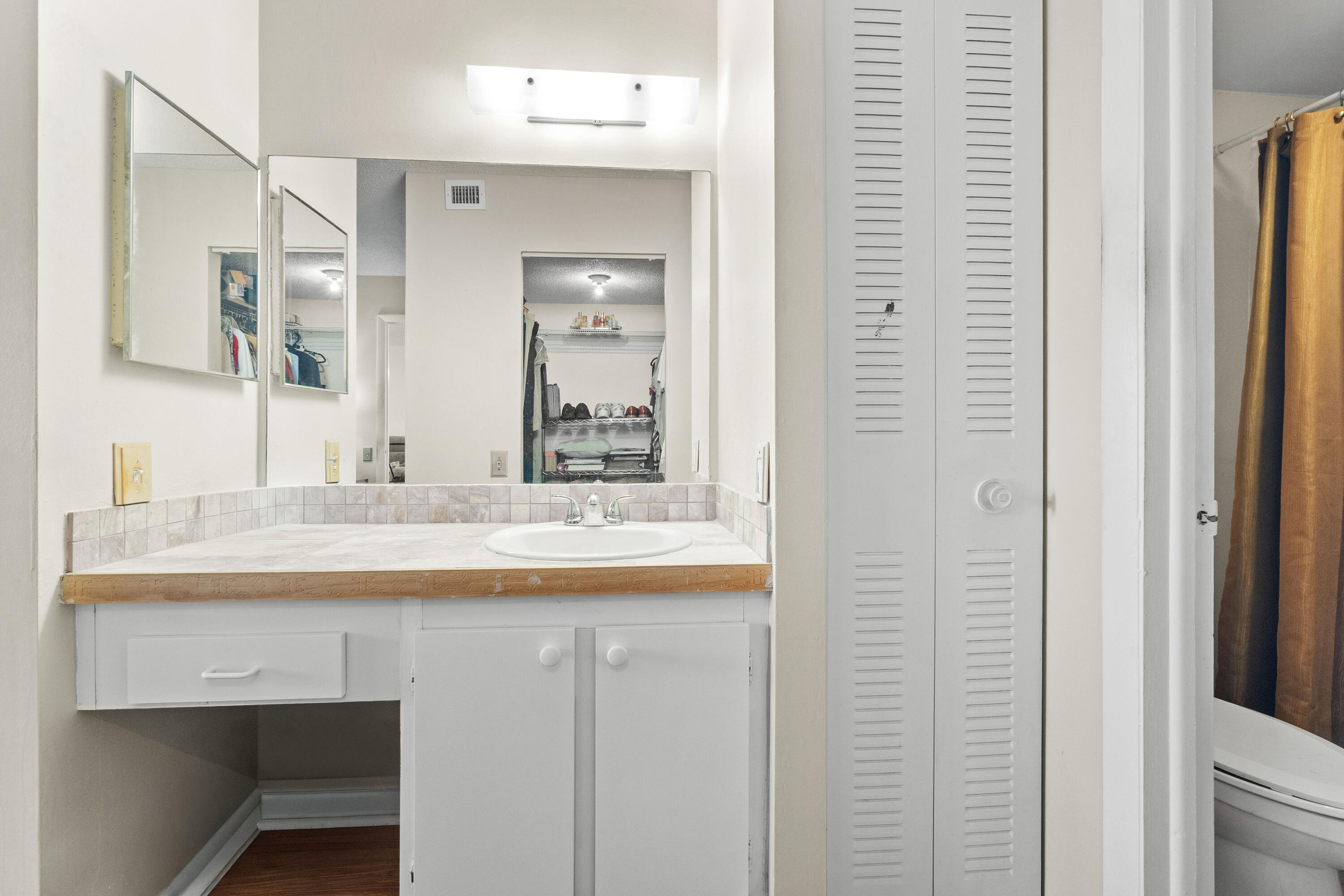 LIME BAY CONDOMINIUM 3 - Residential