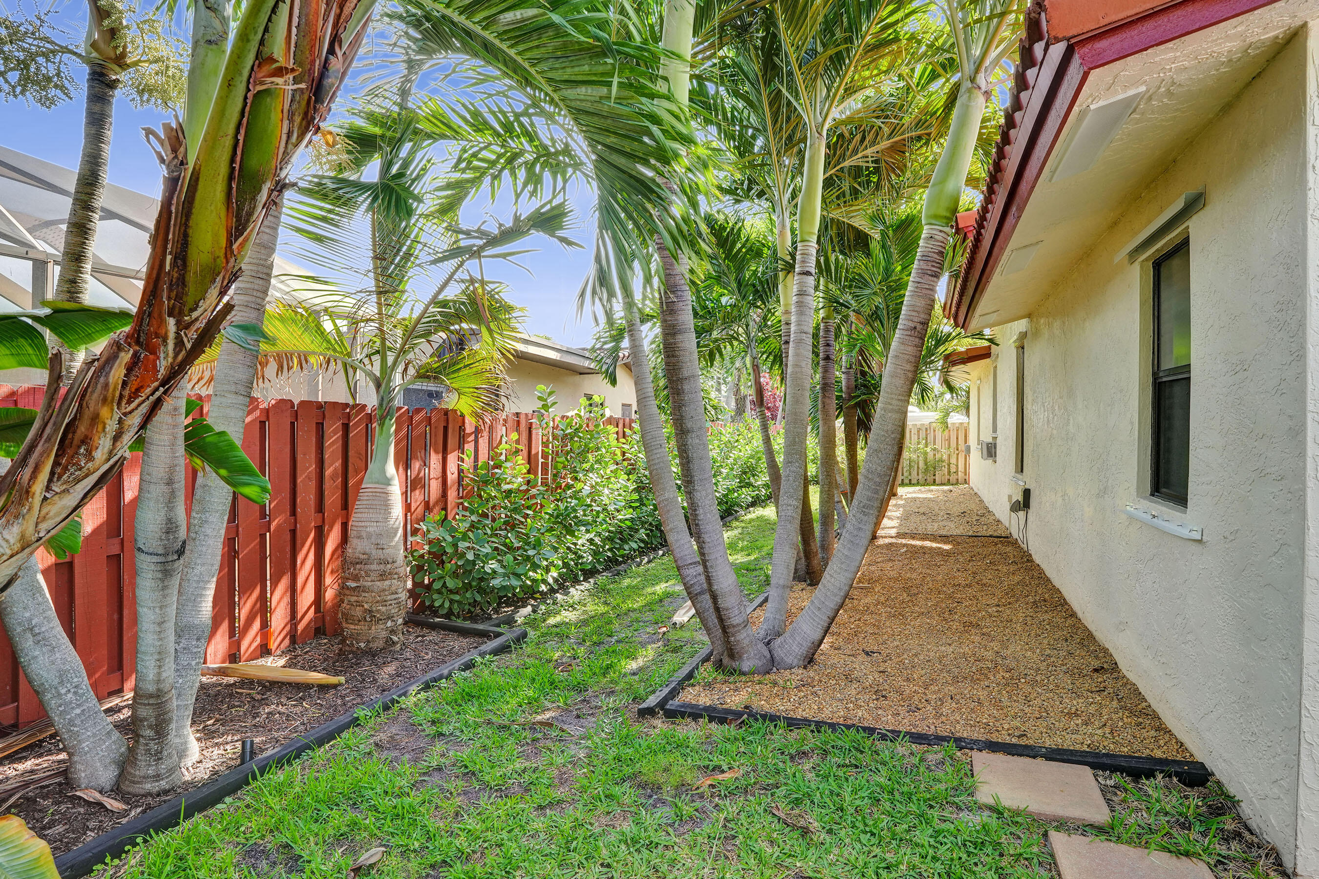 ROYAL PALM LAKE ESTATES - Residential