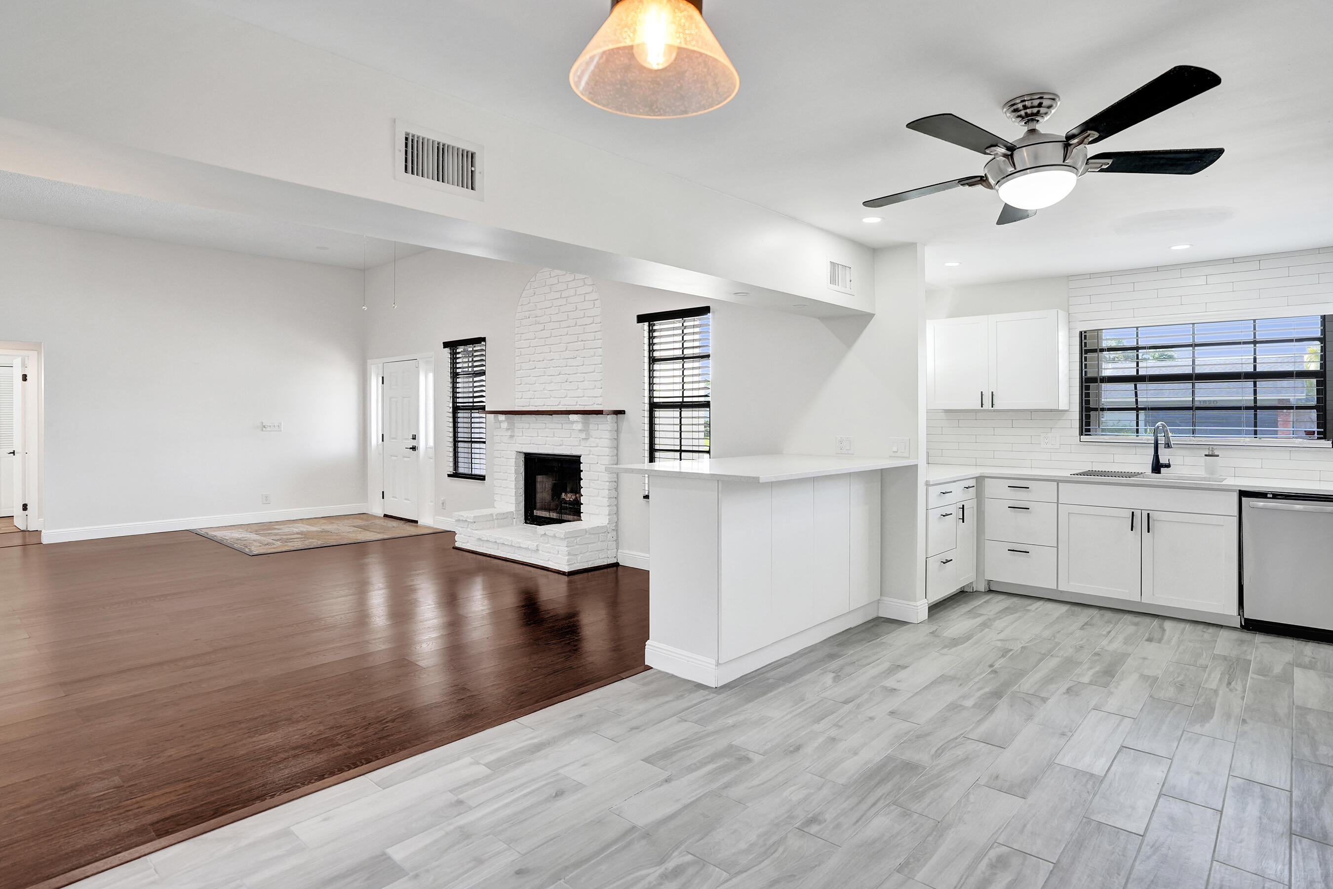 ROYAL PALM LAKE ESTATES - Residential