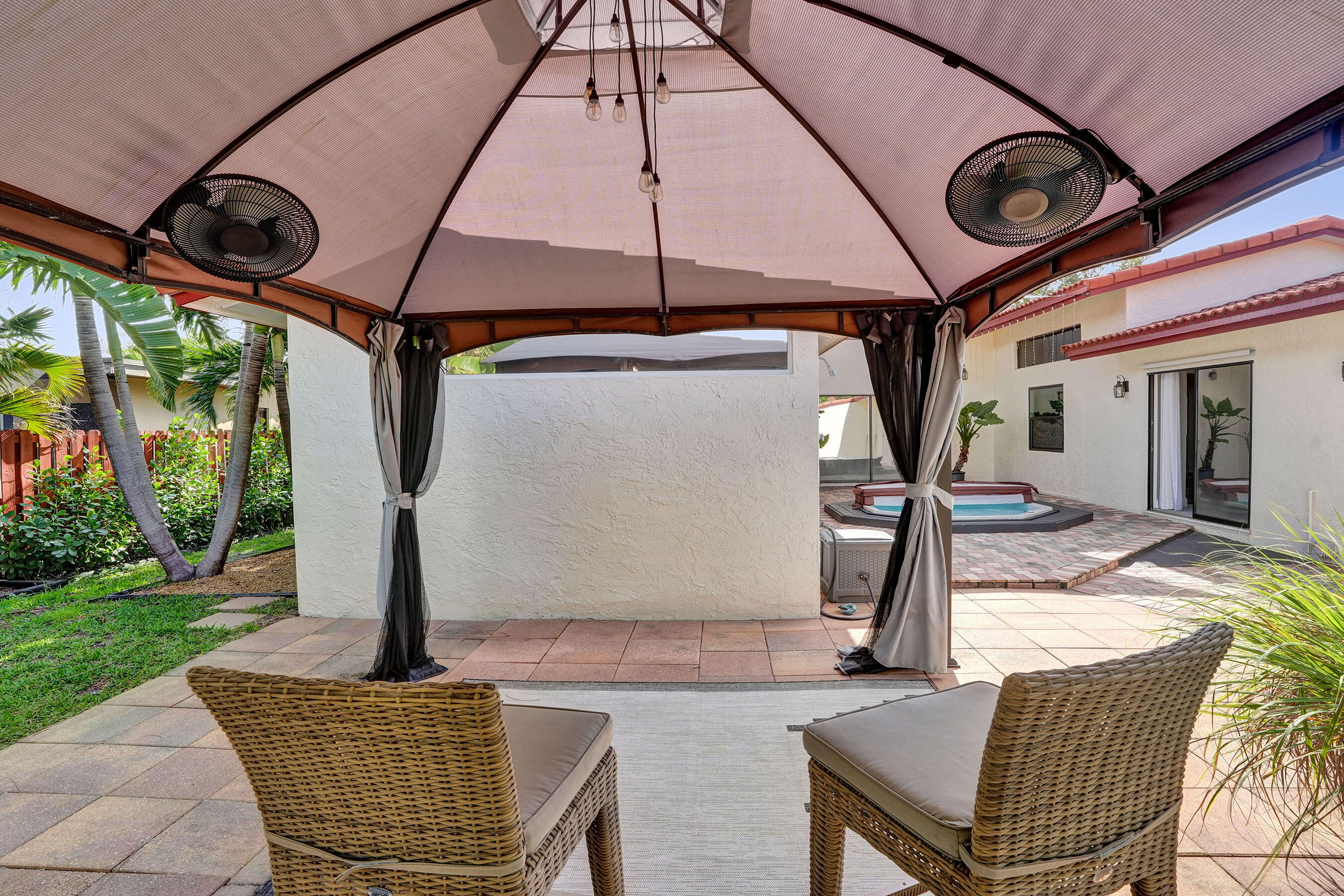 ROYAL PALM LAKE ESTATES - Residential