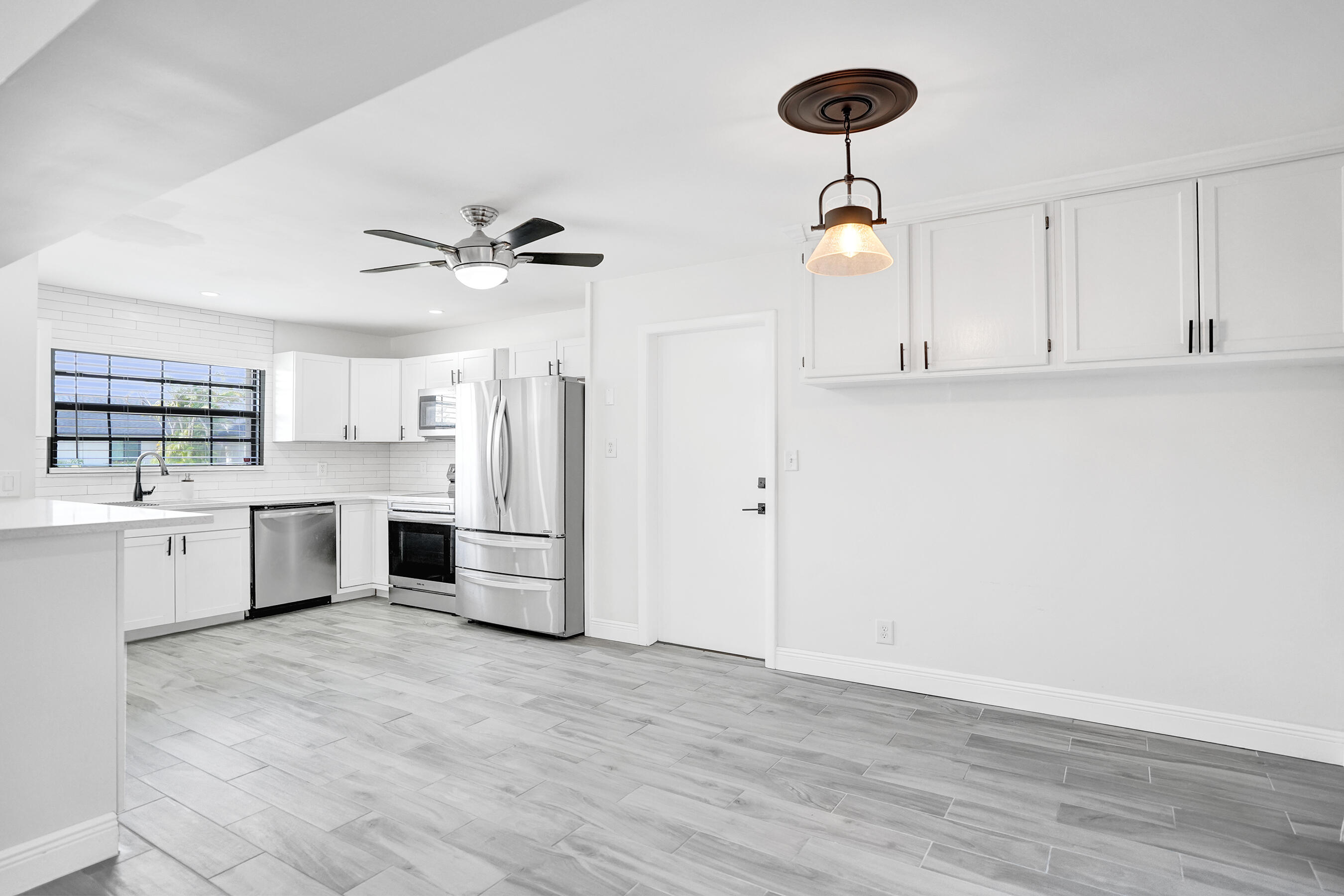 ROYAL PALM LAKE ESTATES - Residential