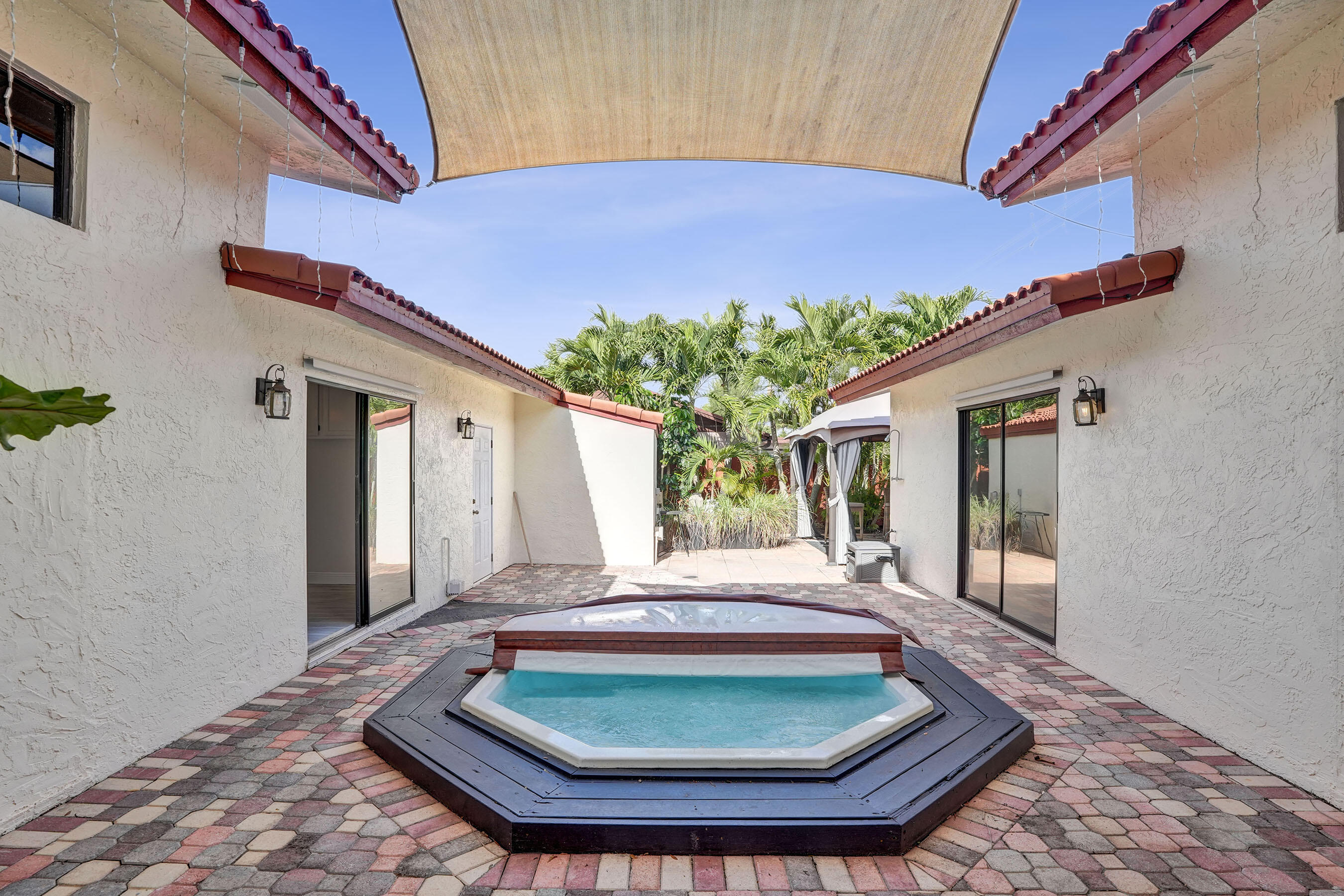 ROYAL PALM LAKE ESTATES - Residential