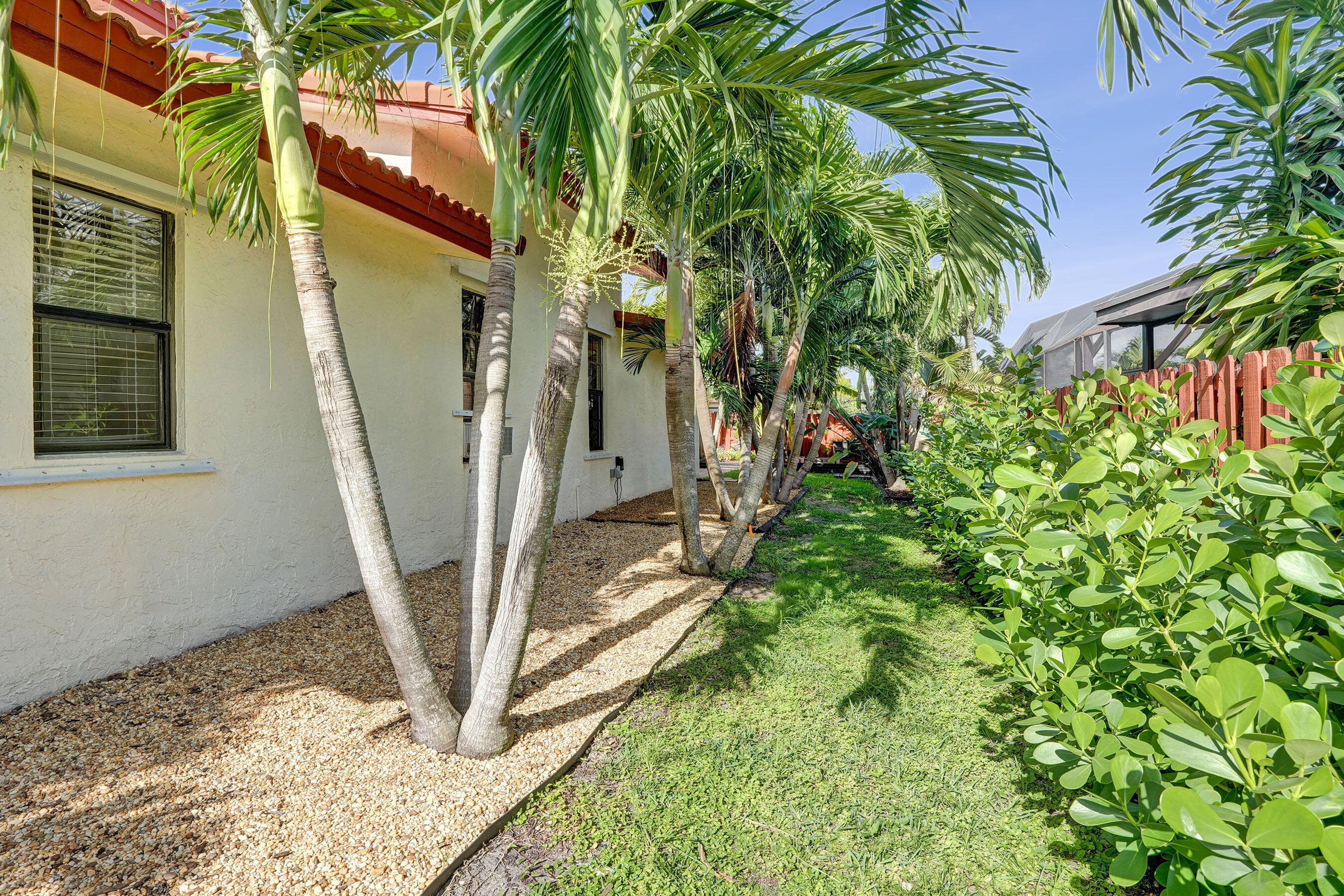 ROYAL PALM LAKE ESTATES - Residential