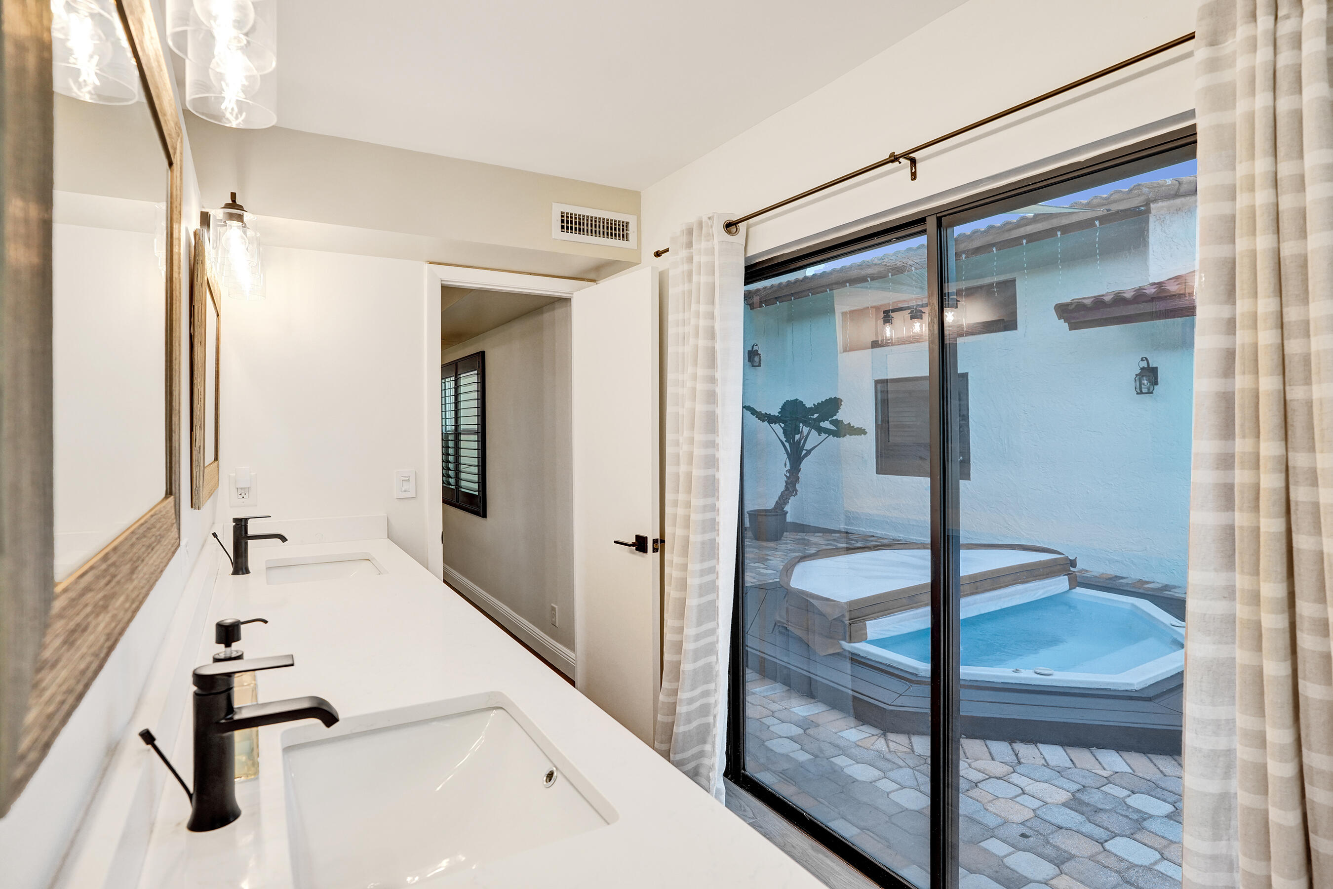 ROYAL PALM LAKE ESTATES - Residential