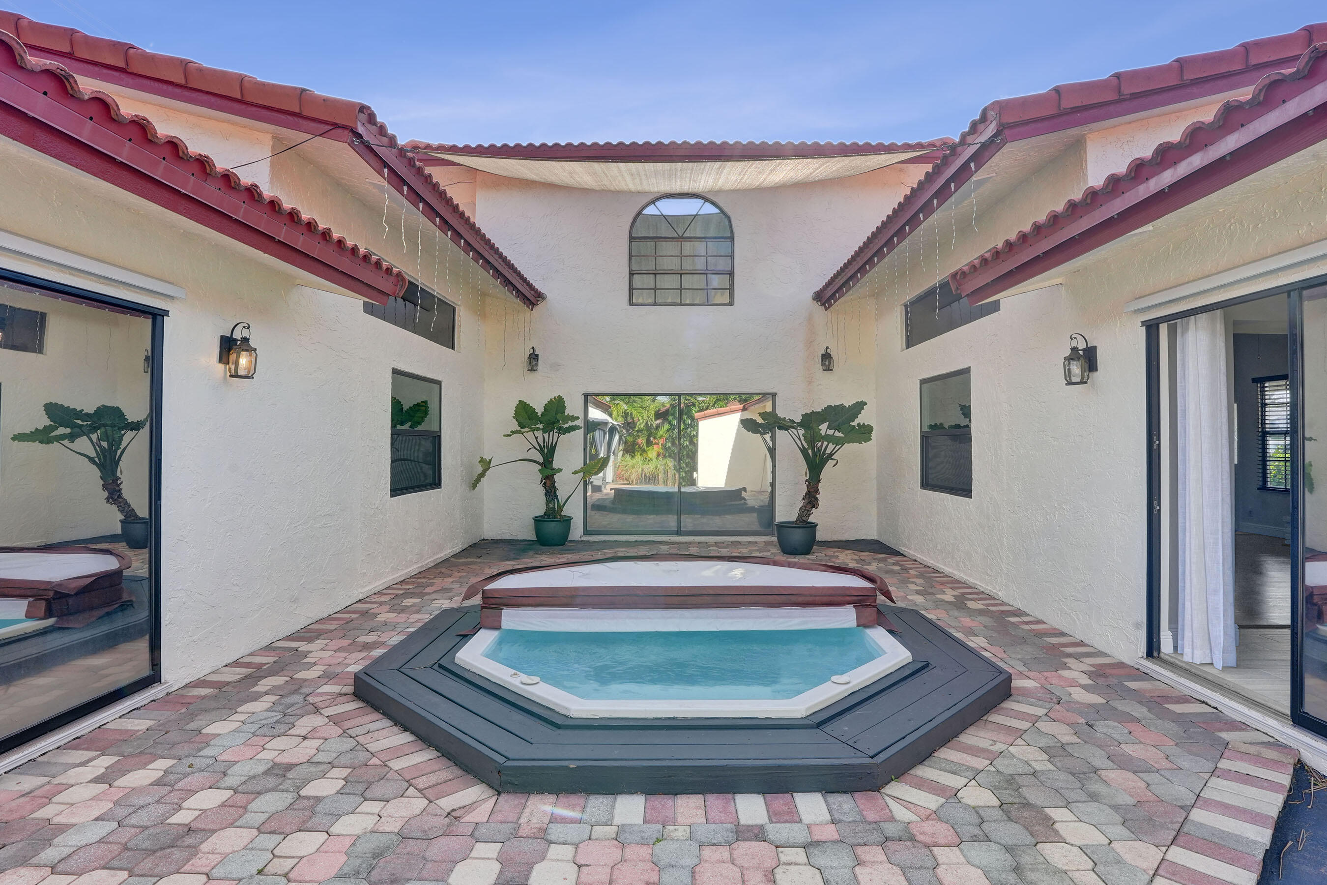 ROYAL PALM LAKE ESTATES - Residential