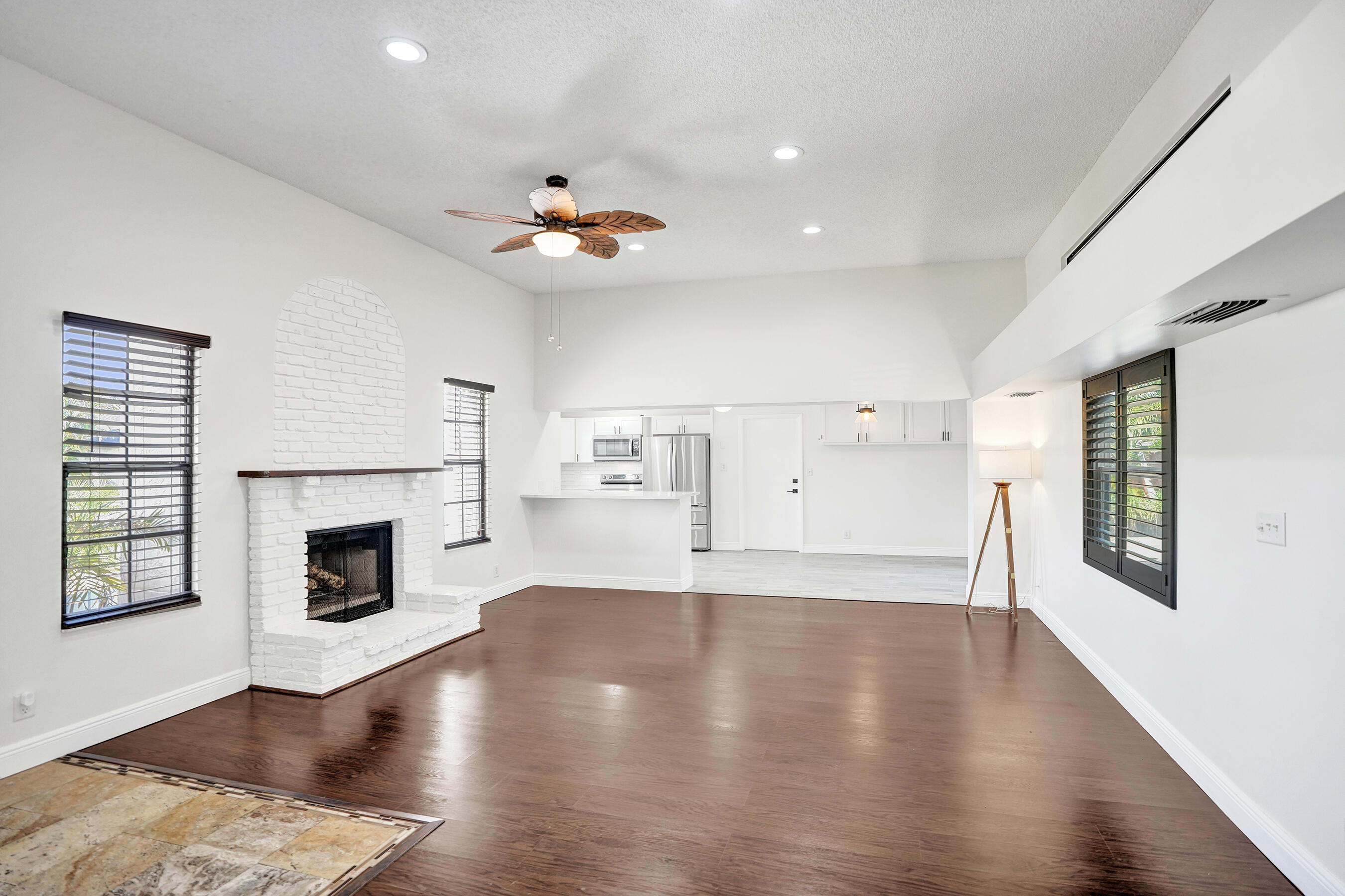 ROYAL PALM LAKE ESTATES - Residential