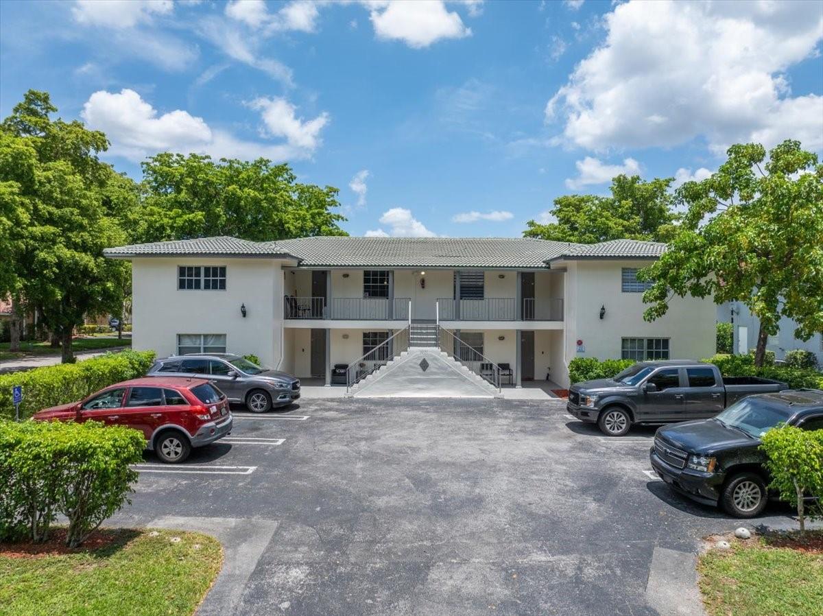 Bright & Spacious 3-Bedroom 2-Bath Apartment with Rare Screened Patio!
Move-in ready and freshly painted, this beautifully updated 3-bed, 2-bath apartment offers abundant natural light and a rare large covered & screened-in patio—perfect for relaxing or entertaining. Features include renovated bathrooms, a brand new washer & dryer, and a spacious master suite with walk-in closet. Ideally located in the heart of Coral Springs, just off Sample Road, close to shopping, dining, and good rated schools.
Schedule your private tour today!