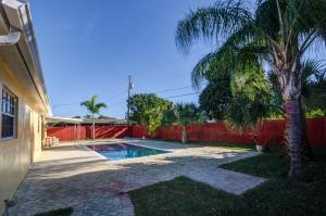 NORTH PALM BEACH VILLAGE OF 4 - Residential Lease