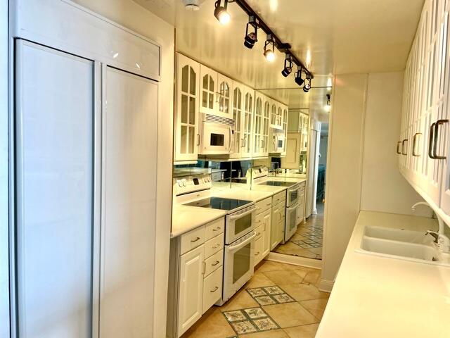 PALM BEACH HOUSE CONDO - Residential Lease