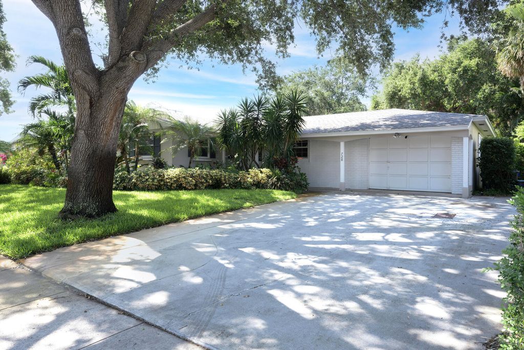 Photo of 728 Osprey Way, North Palm Beach, FL 33408 (MLS # R10991558)