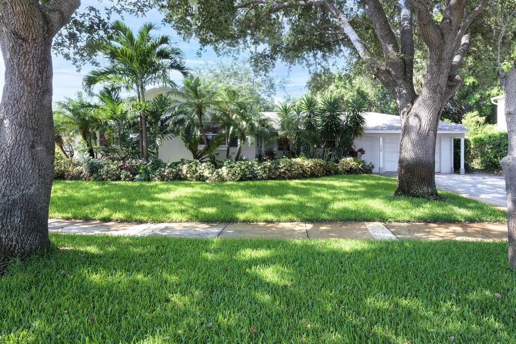 Photo of 728 Osprey Way, North Palm Beach, FL 33408 (MLS # R10991558)