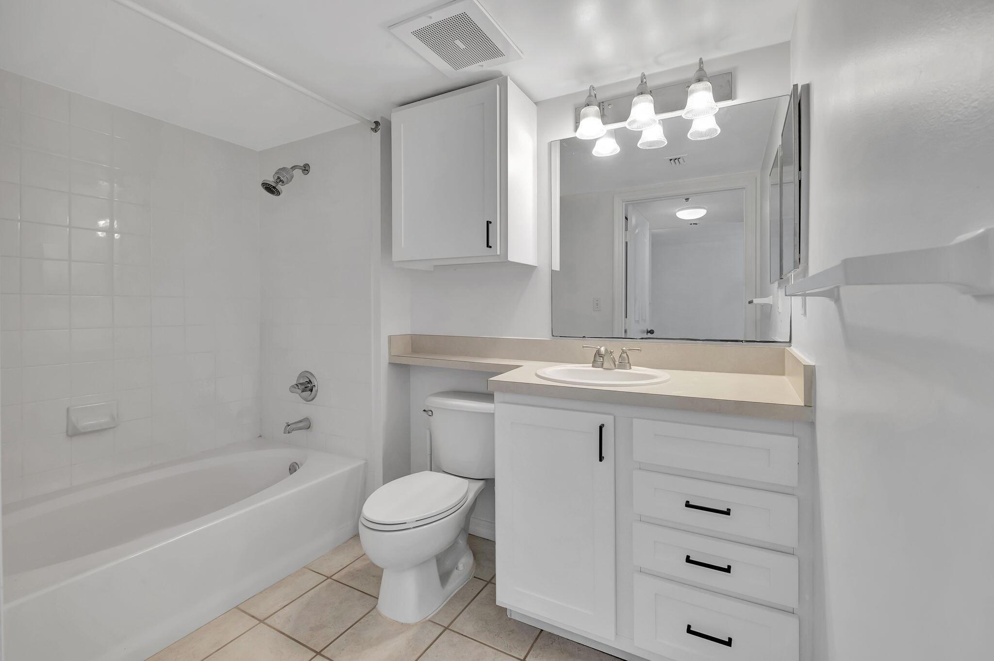 DA VINCI ON DOUGLAS CONDO - Residential Lease