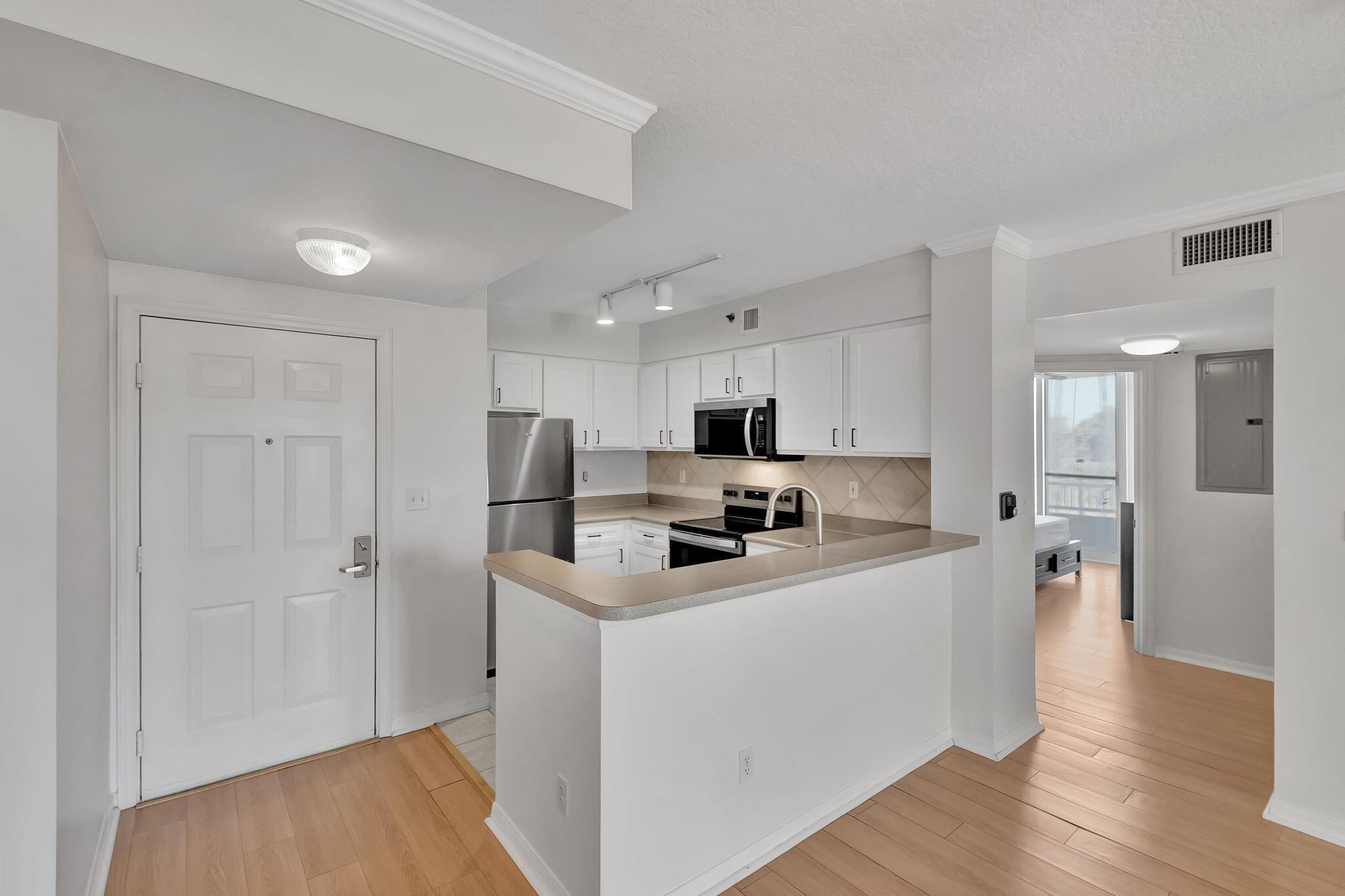 DA VINCI ON DOUGLAS CONDO - Residential Lease