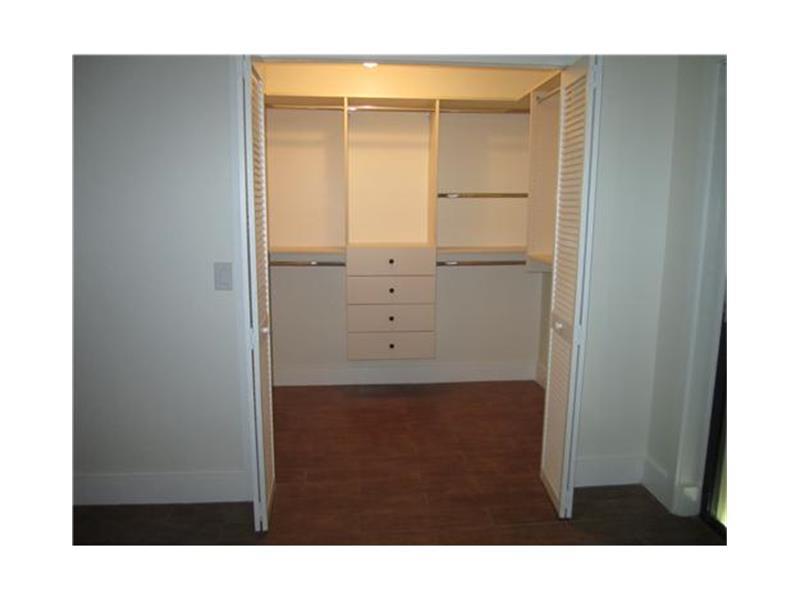 CHATEAULAINE - Residential Lease