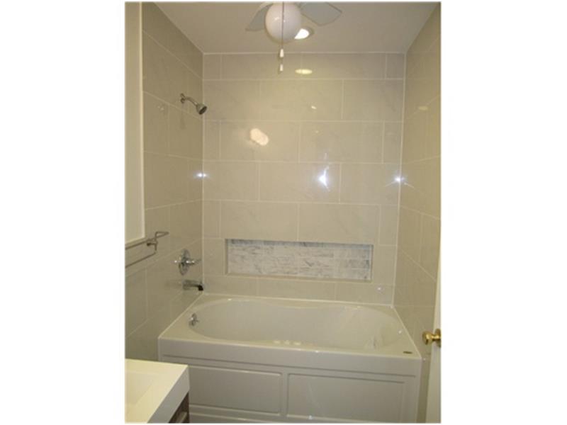 CHATEAULAINE - Residential Lease