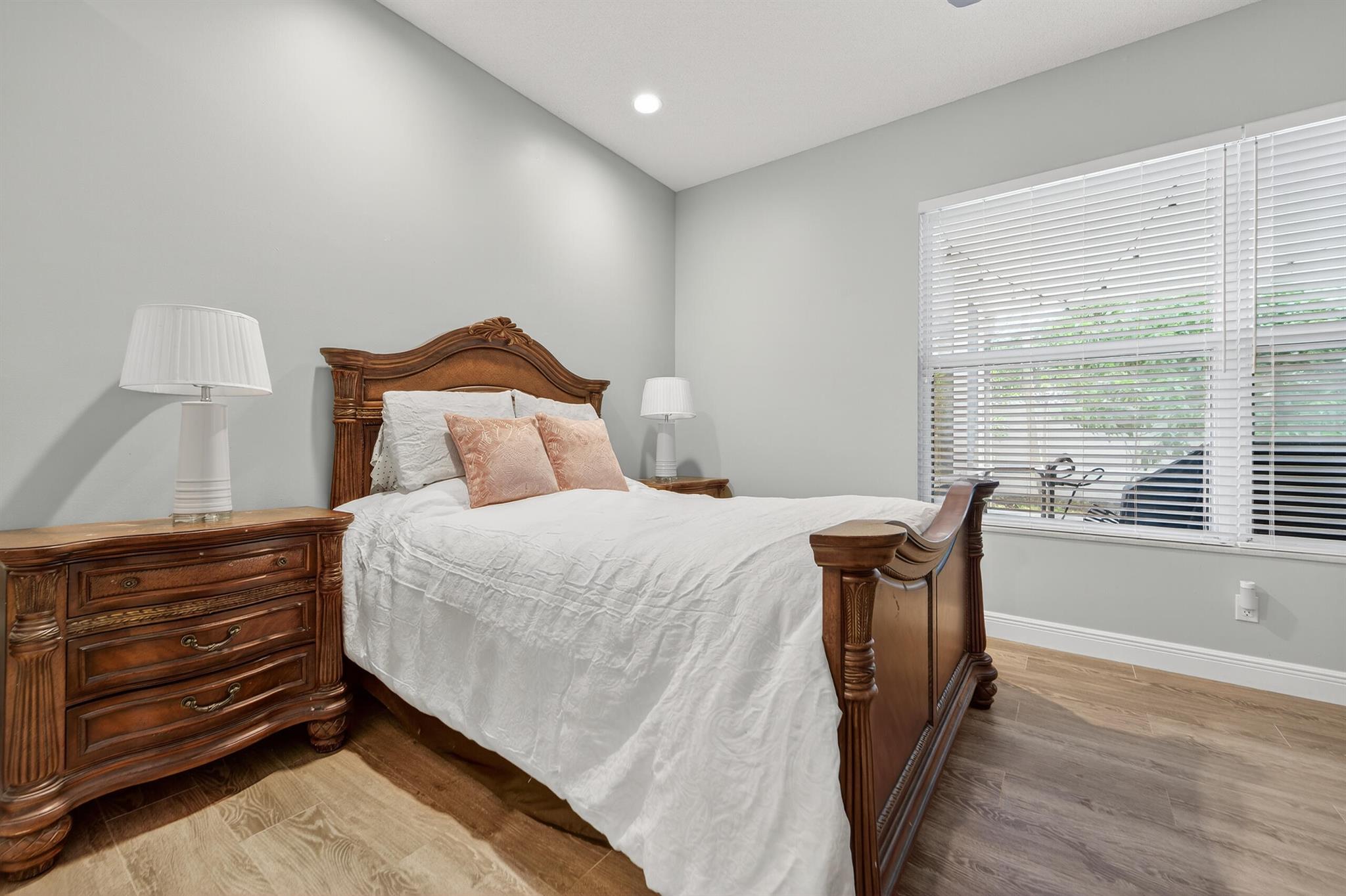 HAMPTONS AT MAPLEWOOD - Residential