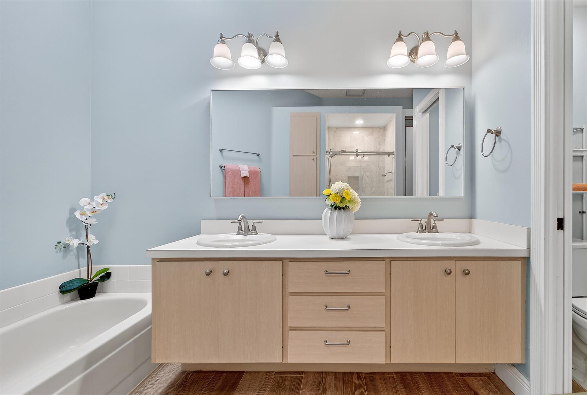 HAMPTONS AT MAPLEWOOD - Residential