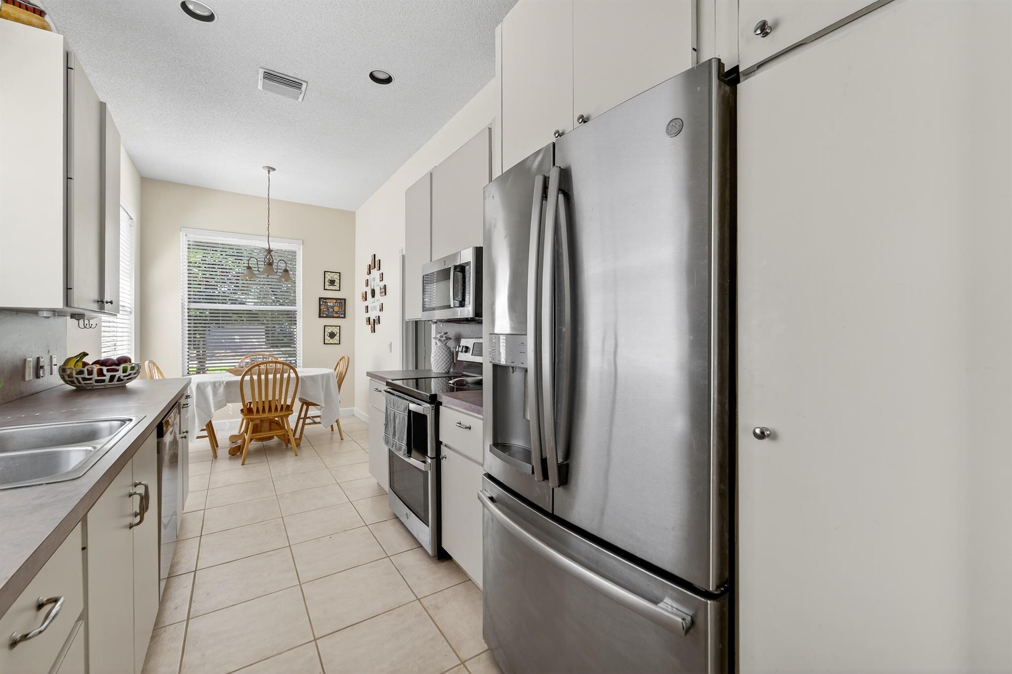 HAMPTONS AT MAPLEWOOD - Residential