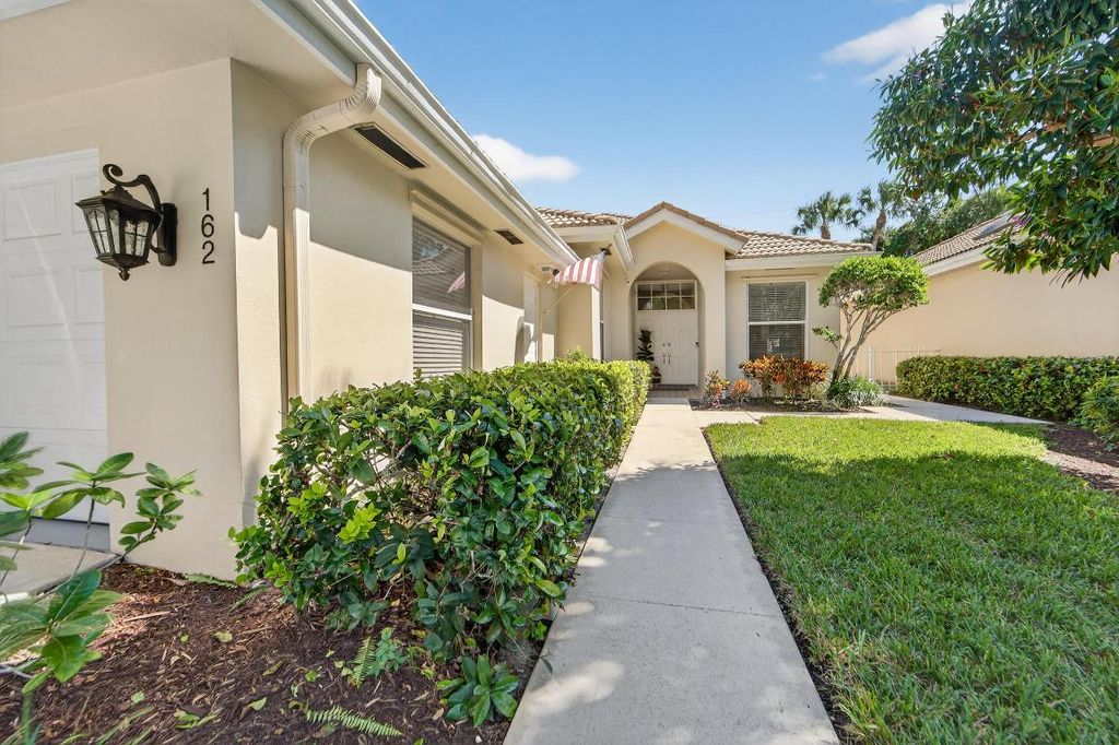 Photo of 162 E Hampton Way, Jupiter, FL 33458 (MLS # R11133160)