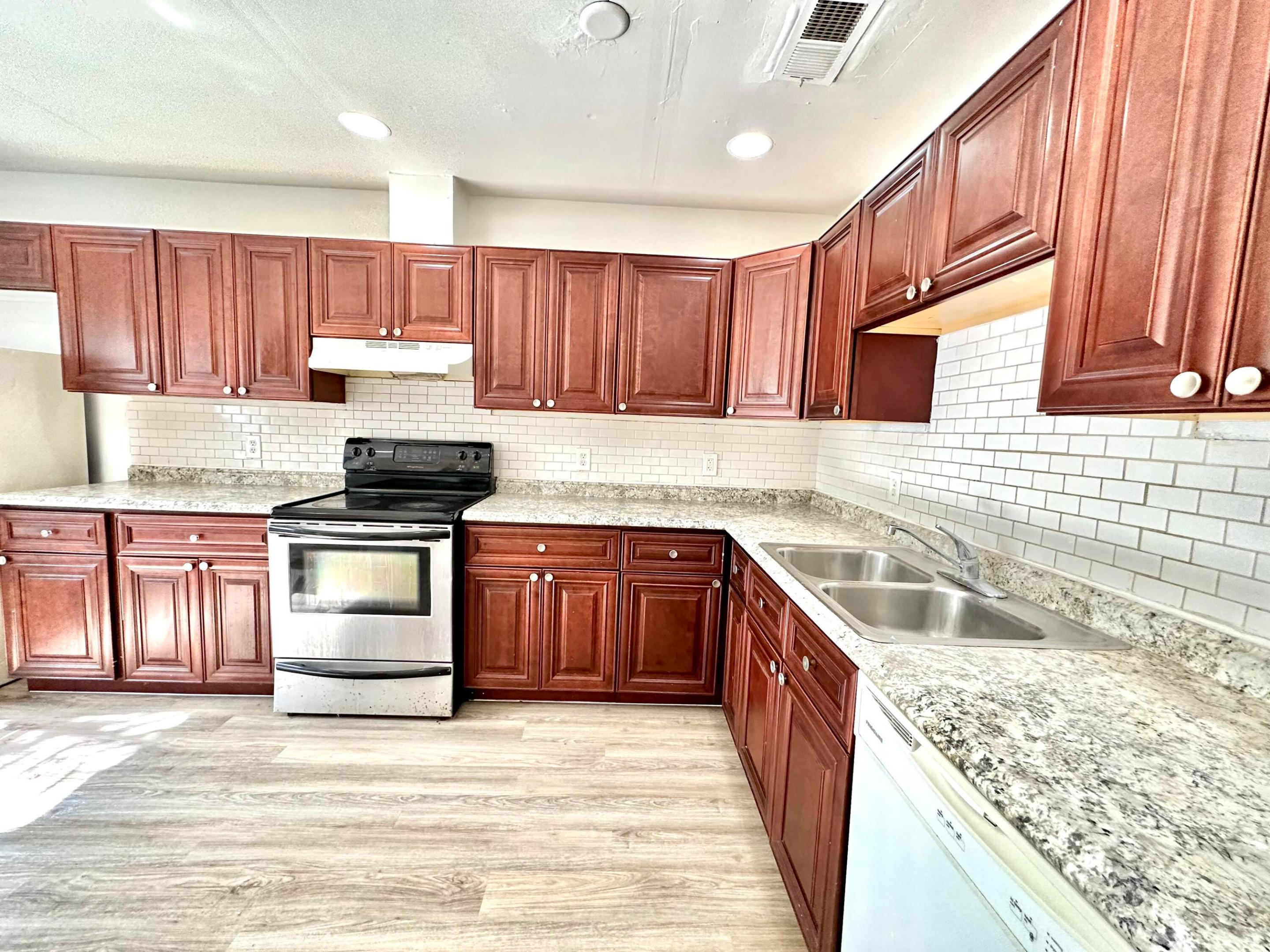 MANTYHARJU LANTANA - Residential Lease