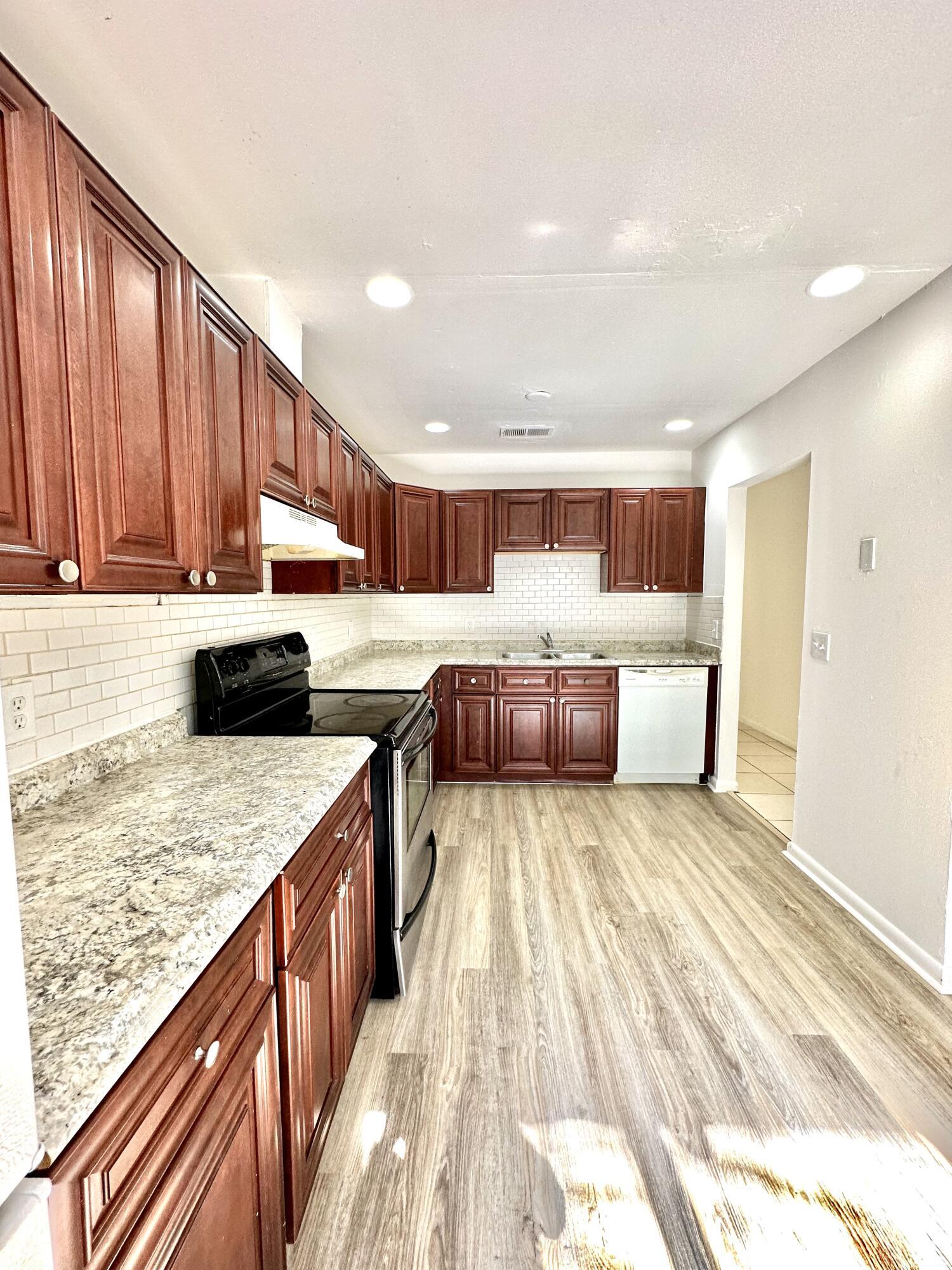 MANTYHARJU LANTANA - Residential Lease