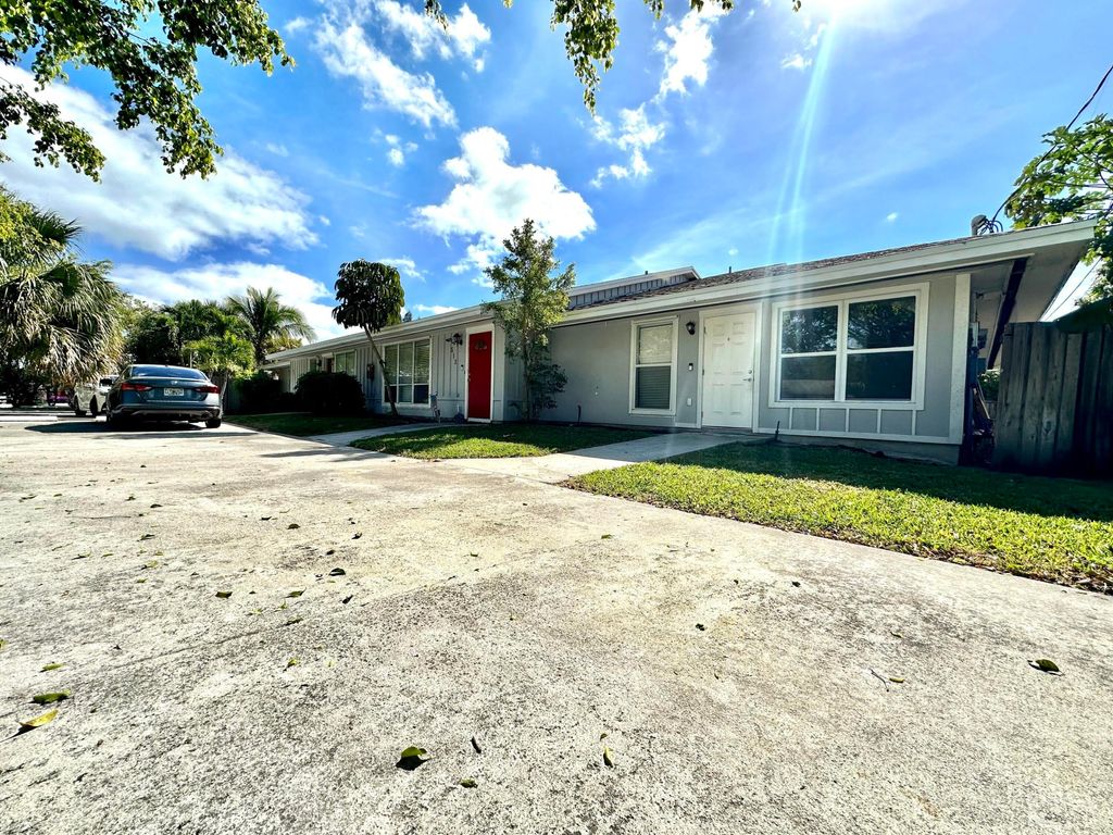Photo of 513 Pine Ridge Ave #Unit A, Lantana, FL 33462 (MLS # B26000388)