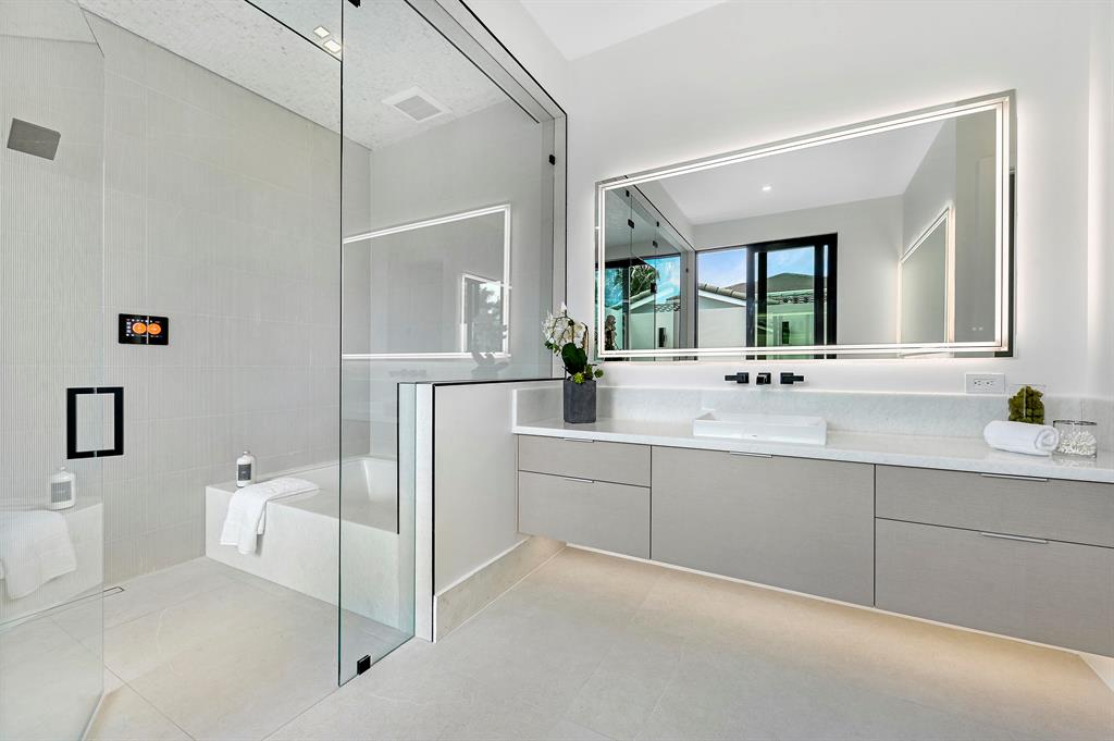 TROPIC ISLE 2ND SEC - Residential