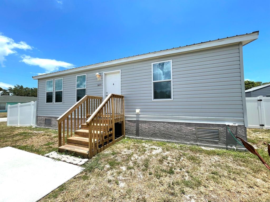 Photo of 5277 SE Driftwood Avenue, Stuart, FL 34997 (MLS # R10995033)