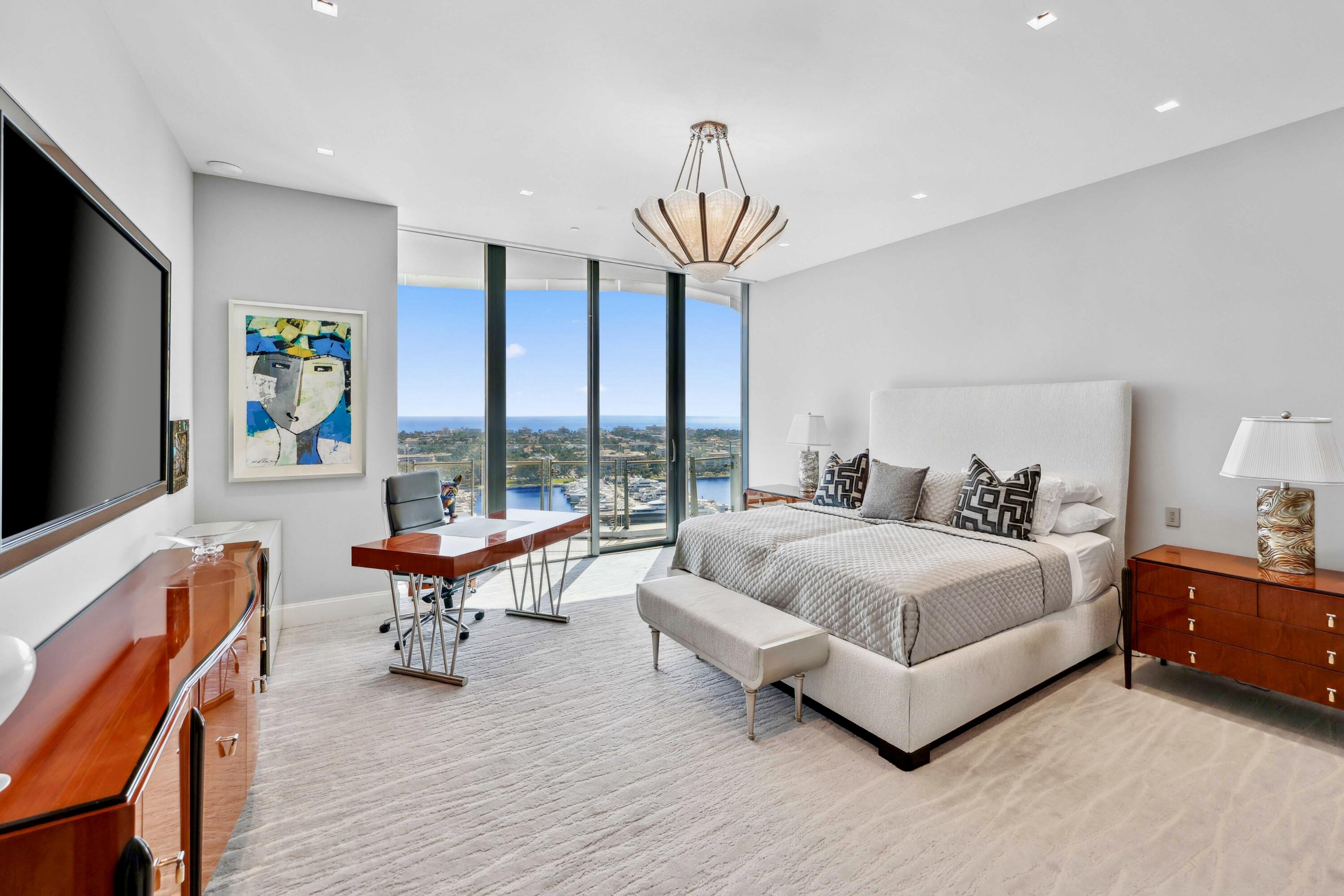 BRISTOL CONDO - Residential