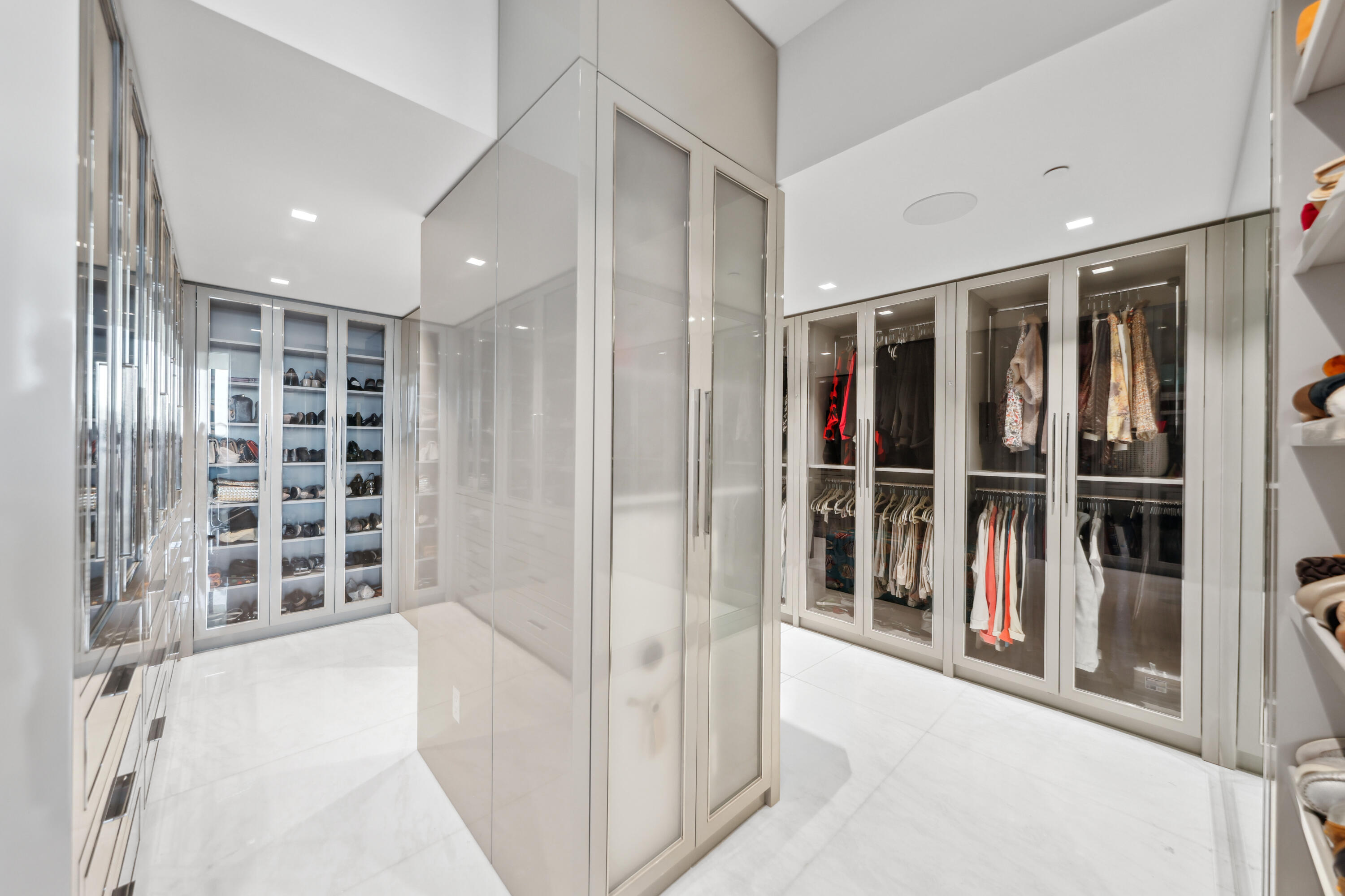 BRISTOL CONDO - Residential