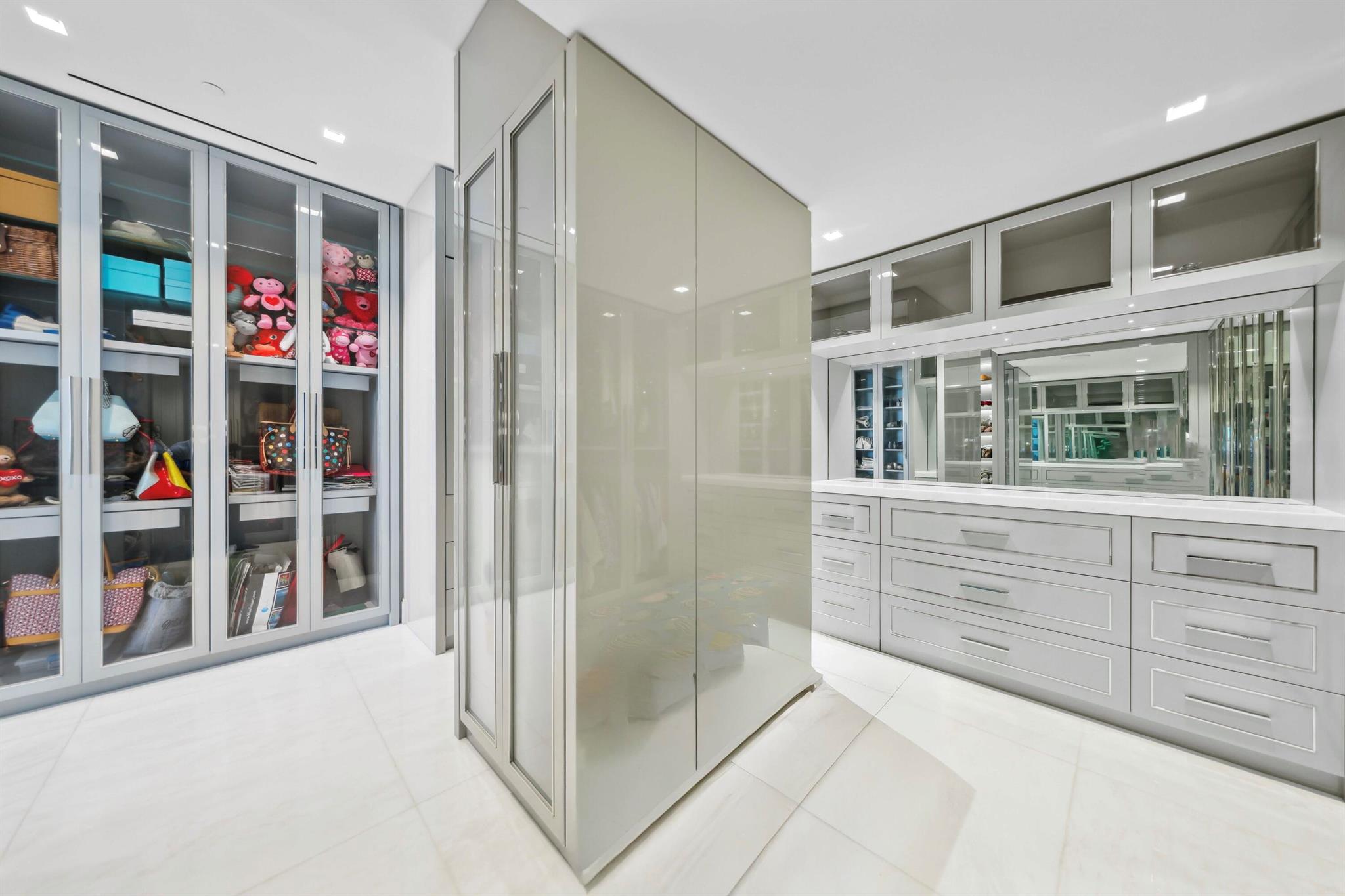 BRISTOL CONDO - Residential