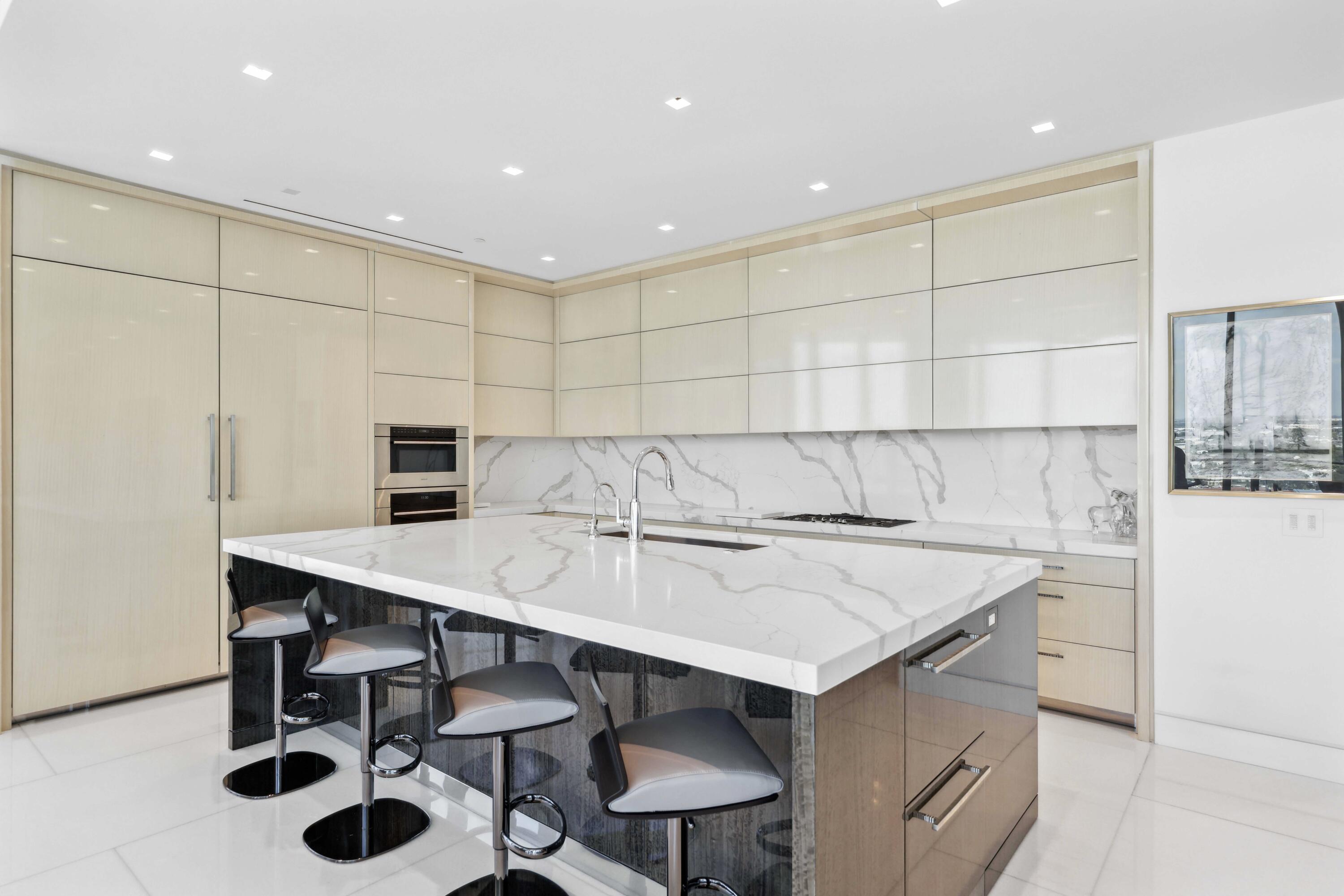 BRISTOL CONDO - Residential