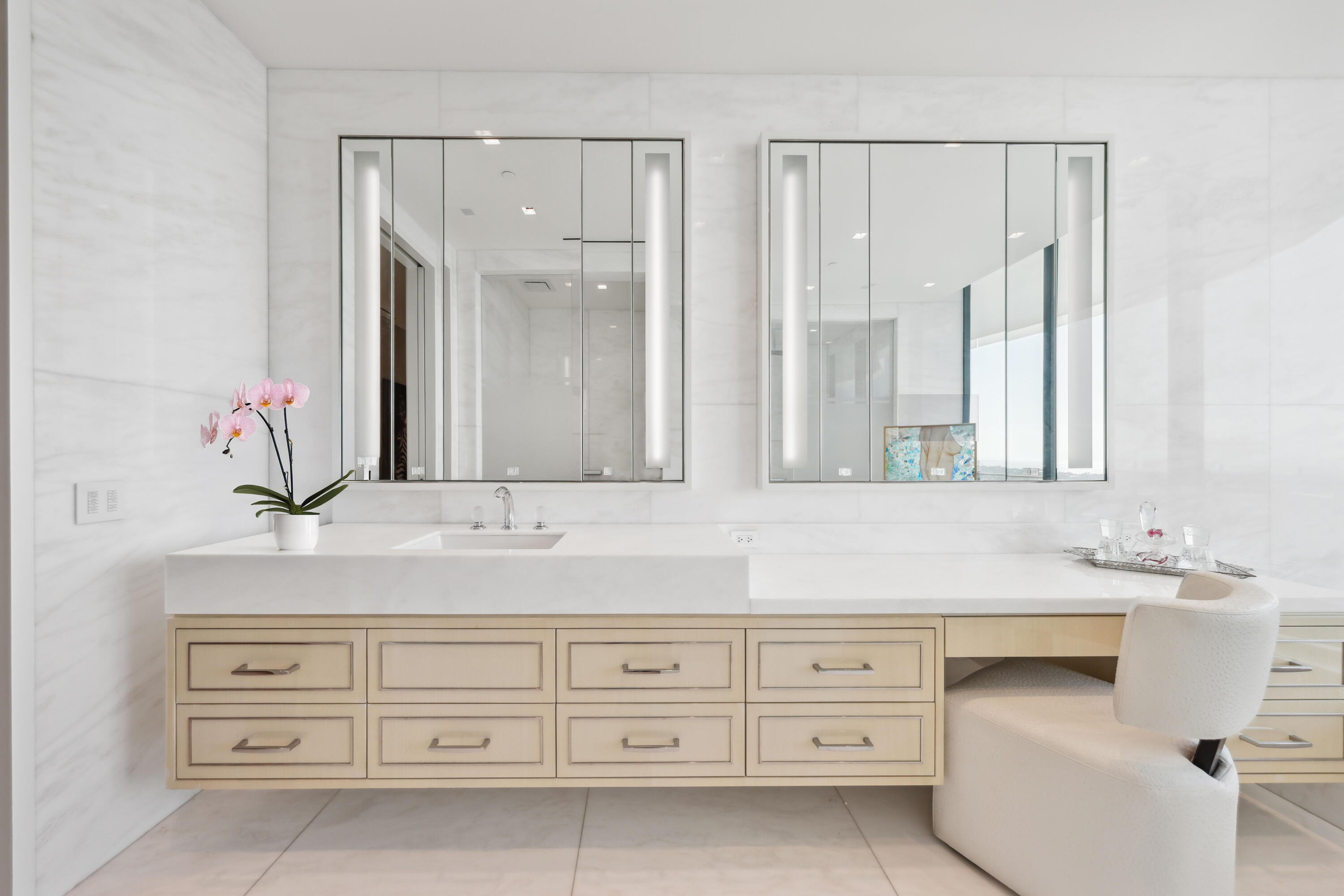 BRISTOL CONDO - Residential