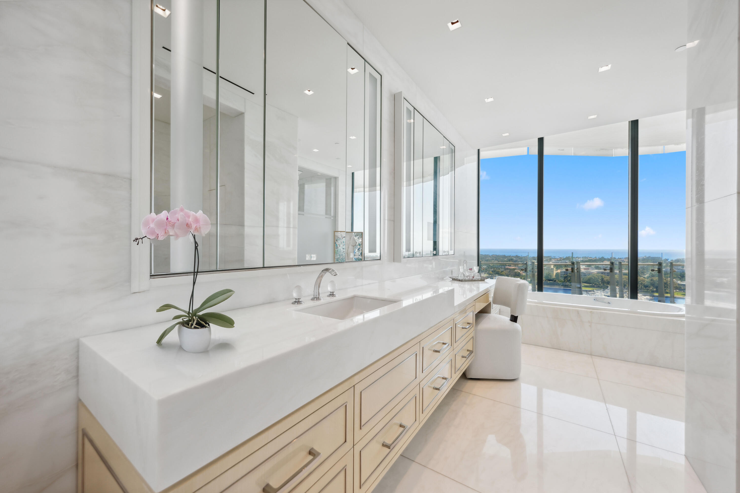 BRISTOL CONDO - Residential