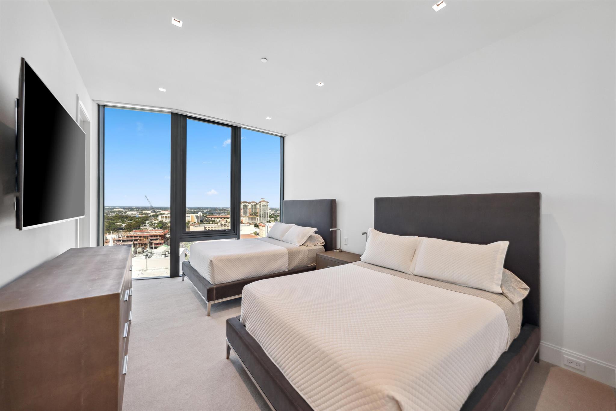 BRISTOL CONDO - Residential